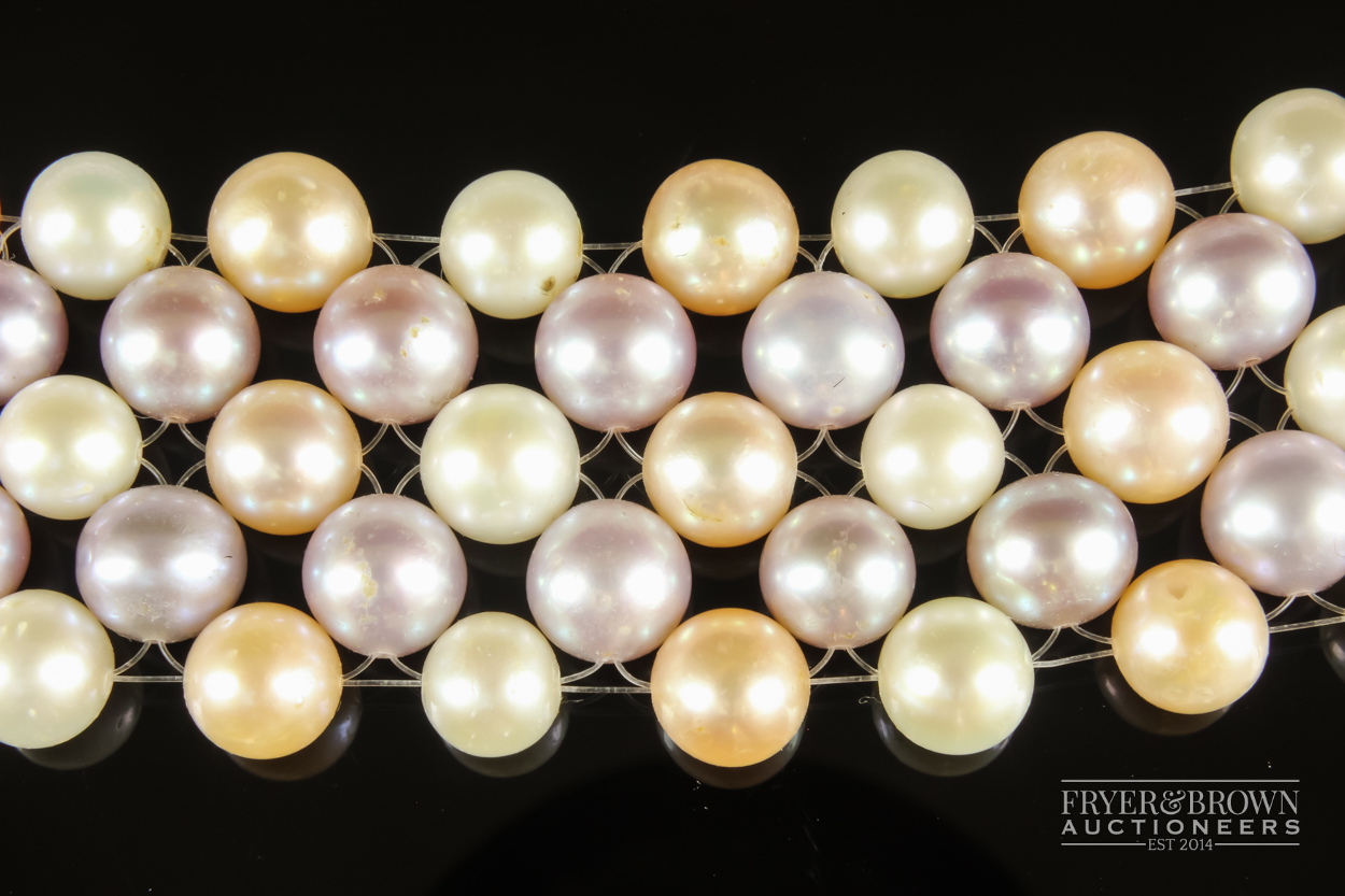 A fancy coloured pearl choker necklace and bracelet, the wide band strung with pale lilac, apricot - Image 2 of 4