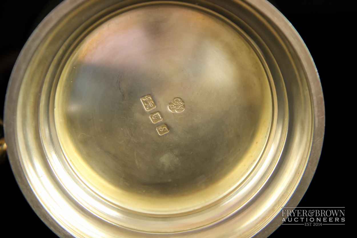 A silver hot water jug, makers mark CJ Vander Ltd, London 1973, 636grs - Image 2 of 4