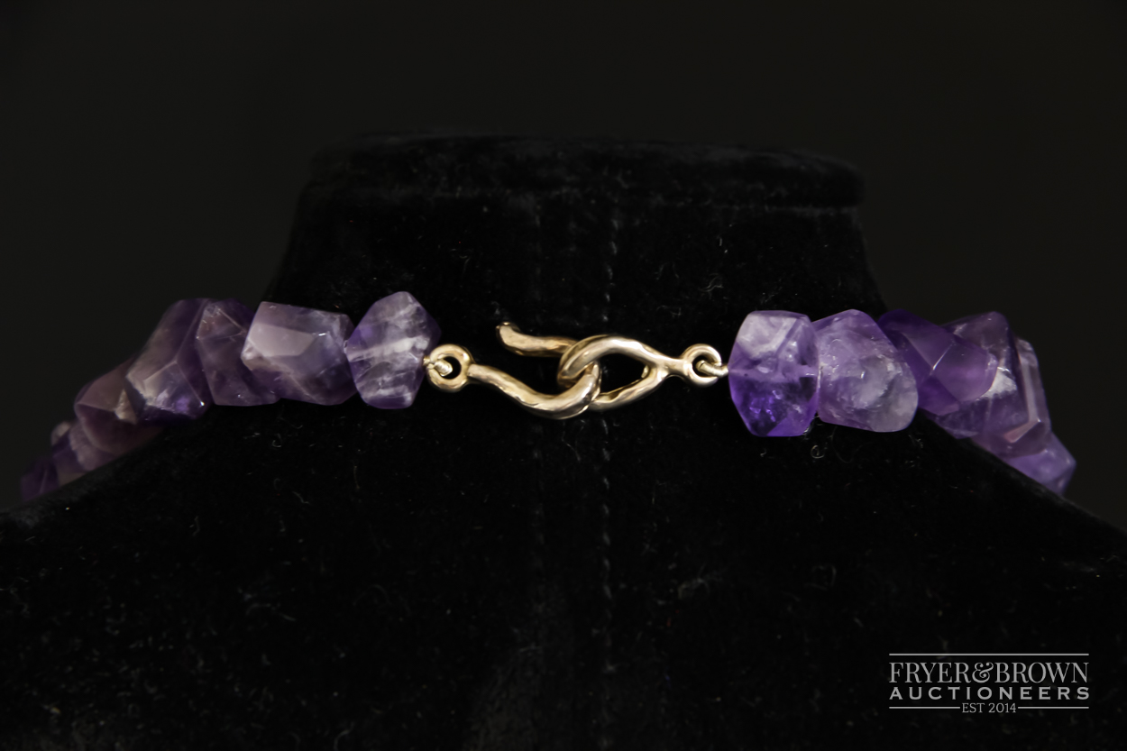 A large amethyst, gilt and faceted chalcedony bead necklace, composed of three large amethyst - Image 4 of 4