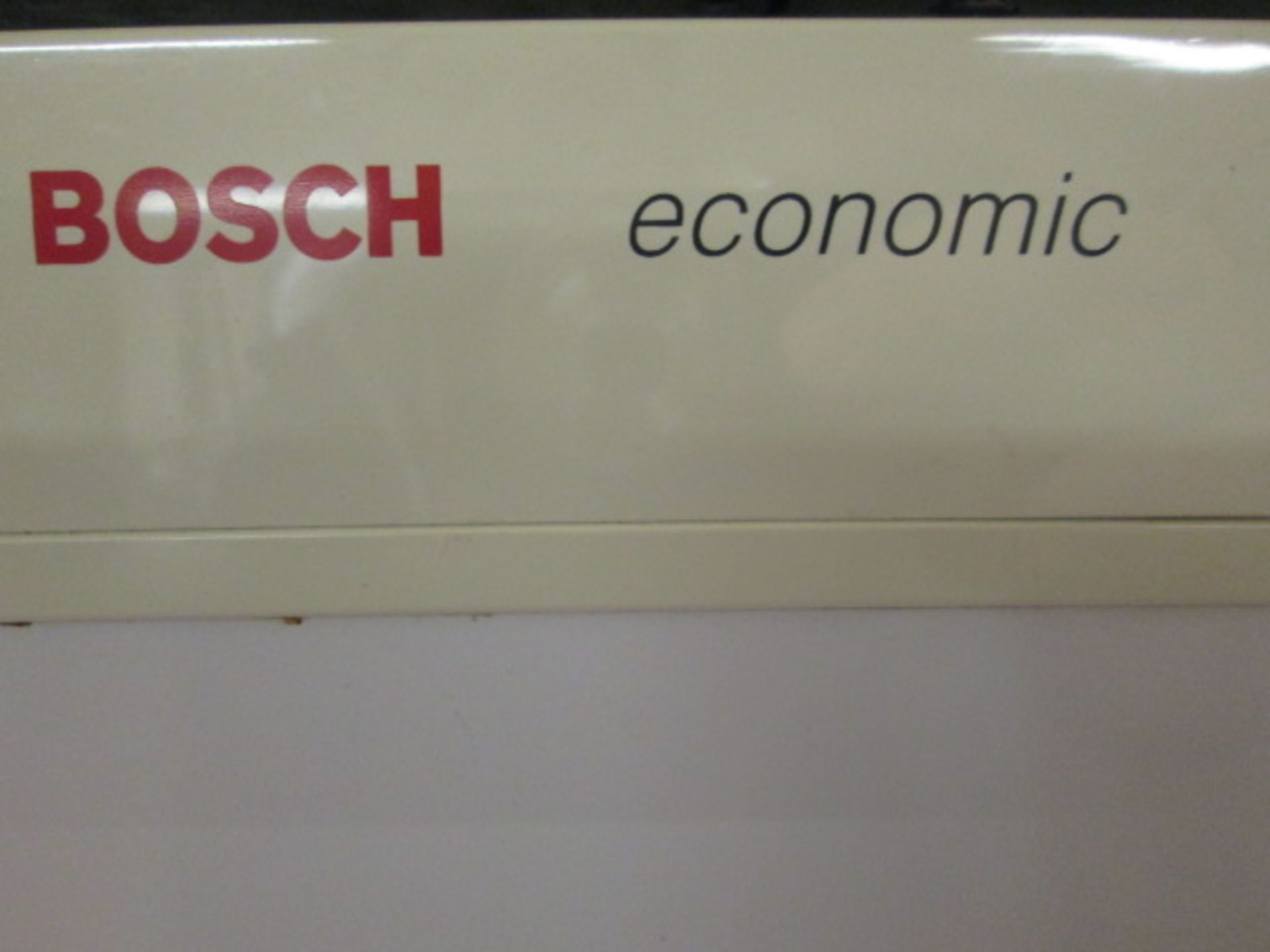 Bosch Economic Fridge/Freezer, Model FD8105. Missing Salad Containers. - Image 2 of 4