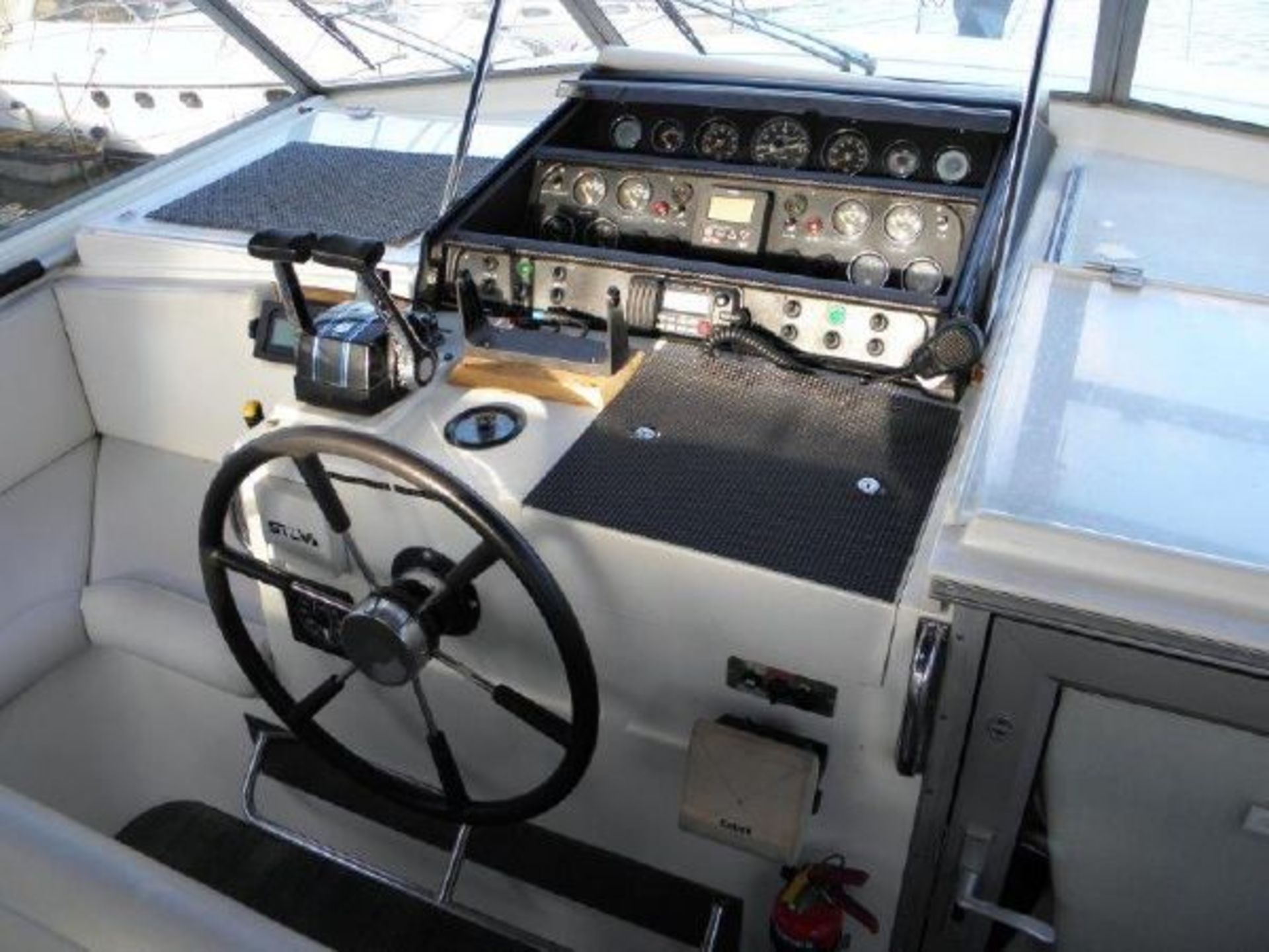 Broom Monarch 39ft, 6 Berth Offshore/River Aft Bridge Cruiser "NO VAT or Buyers Premium on this Lot" - Image 13 of 15