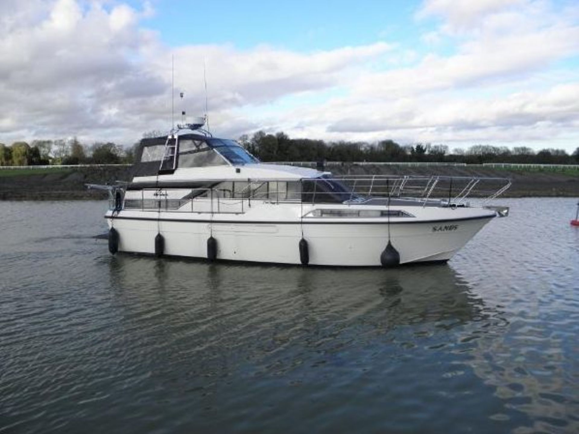 Broom Monarch 39ft, 6 Berth Offshore/River Aft Bridge Cruiser "NO VAT or Buyers Premium on this Lot" - Image 2 of 15