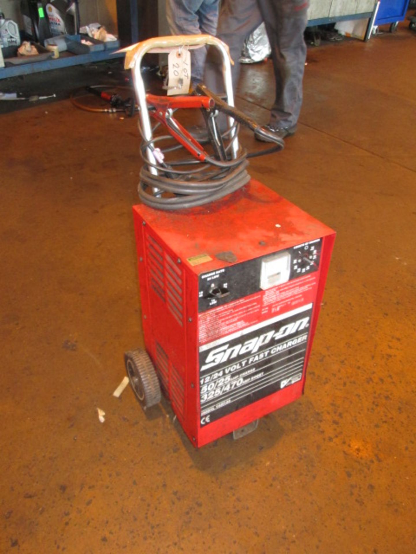 Mobile Snap On 12/24 Volt Fast Charger, Model - YAH 123. 50/25 Amp Charge, 325/470 Amp Boost. (A/F) - Image 2 of 2