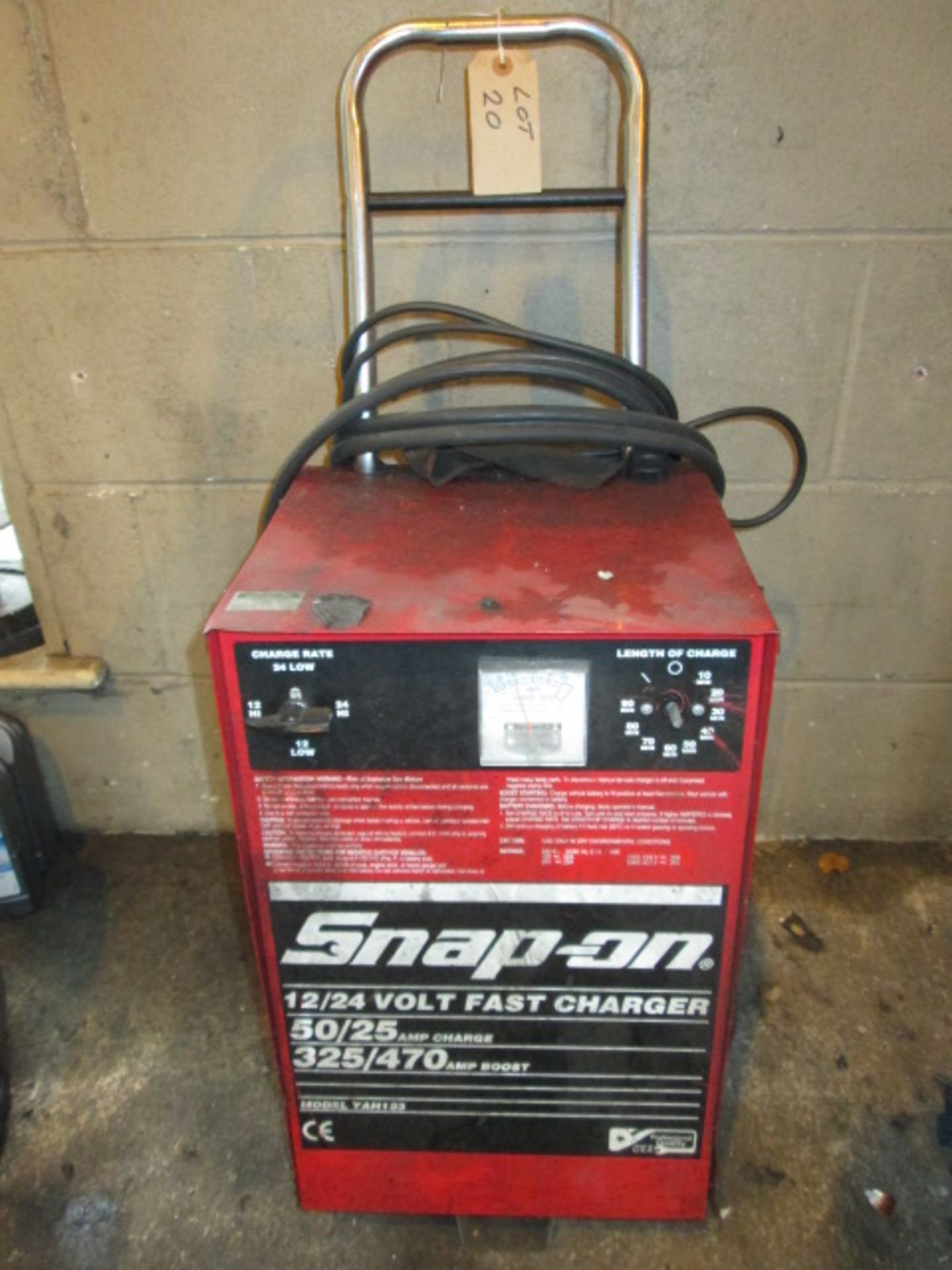 Mobile Snap On 12/24 Volt Fast Charger, Model - YAH 123. 50/25 Amp Charge, 325/470 Amp Boost. (A/F)