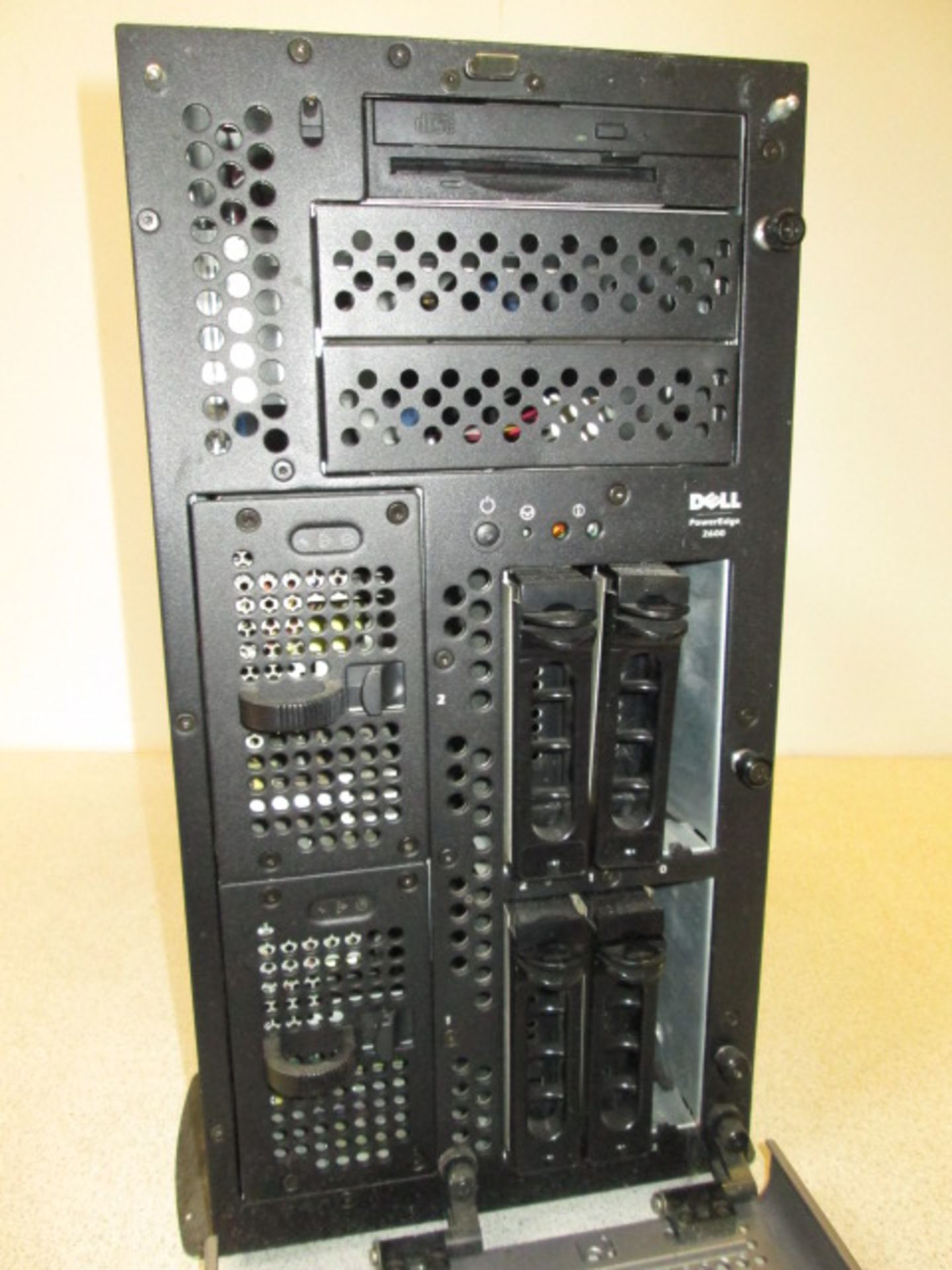 Dell PowerEdge 2600 Server with Key. - Image 2 of 2