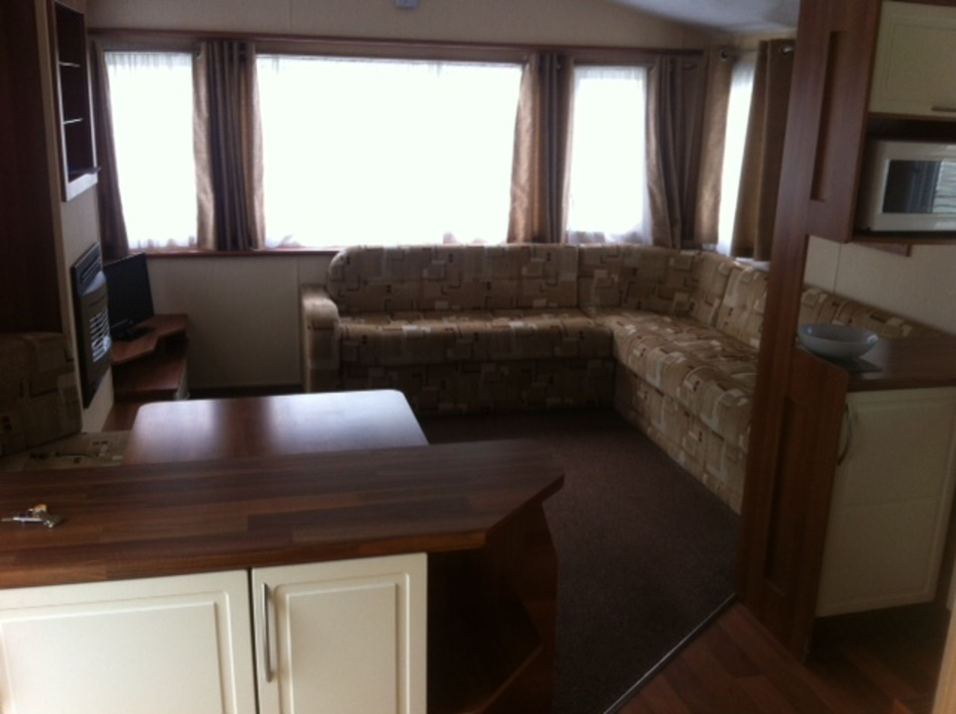 "WARRANT SATISFIED. 'LOT WITHDRAWN" Willerby Rio Gold Static Caravan. Size 33ft x 12ft, Year 2012. - Image 4 of 35