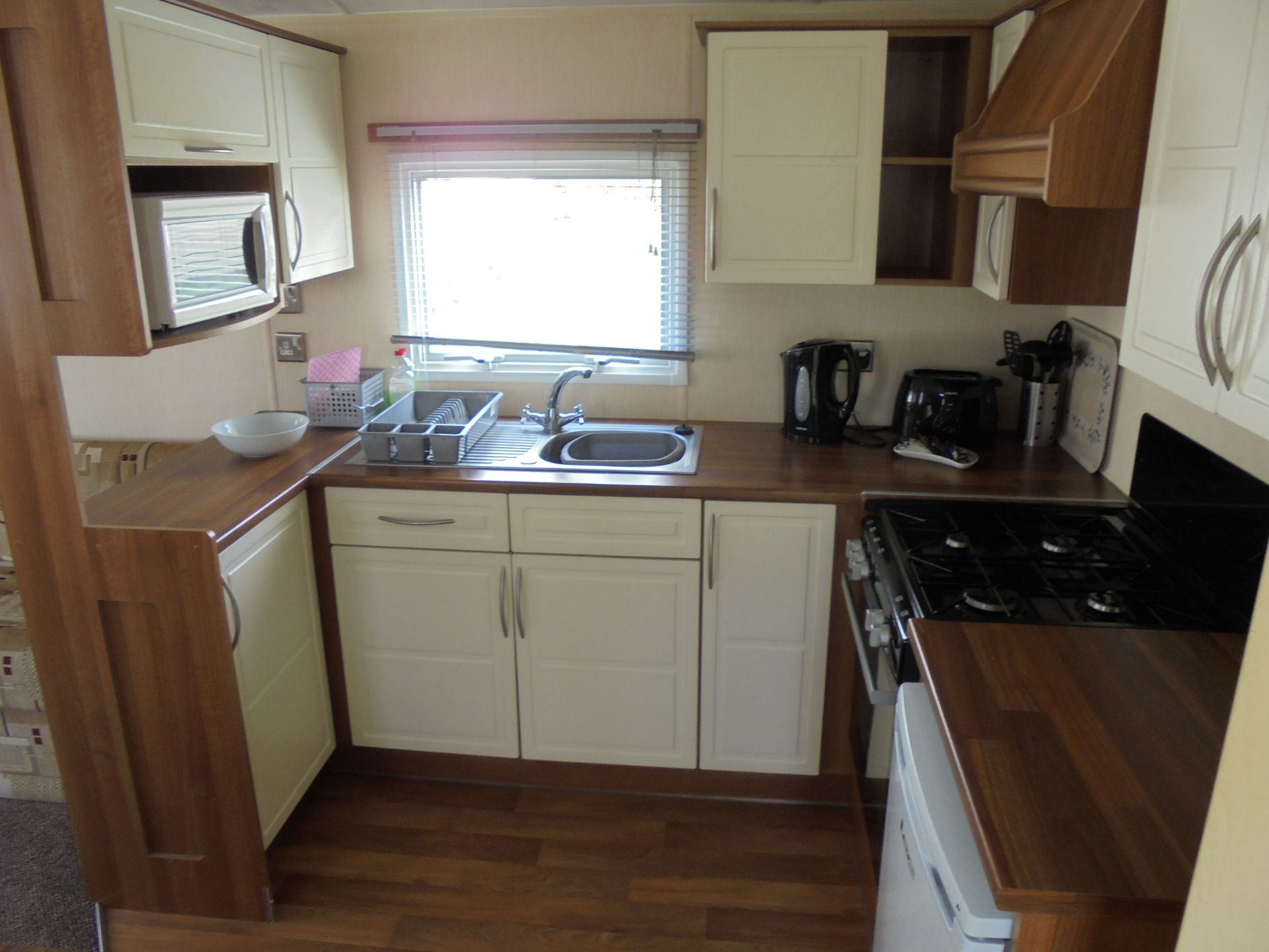 "WARRANT SATISFIED. 'LOT WITHDRAWN" Willerby Rio Gold Static Caravan. Size 33ft x 12ft, Year 2012. - Image 16 of 35