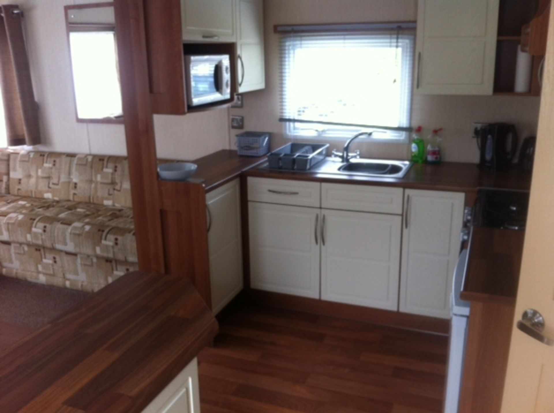 "WARRANT SATISFIED. 'LOT WITHDRAWN" Willerby Rio Gold Static Caravan. Size 33ft x 12ft, Year 2012. - Image 3 of 35