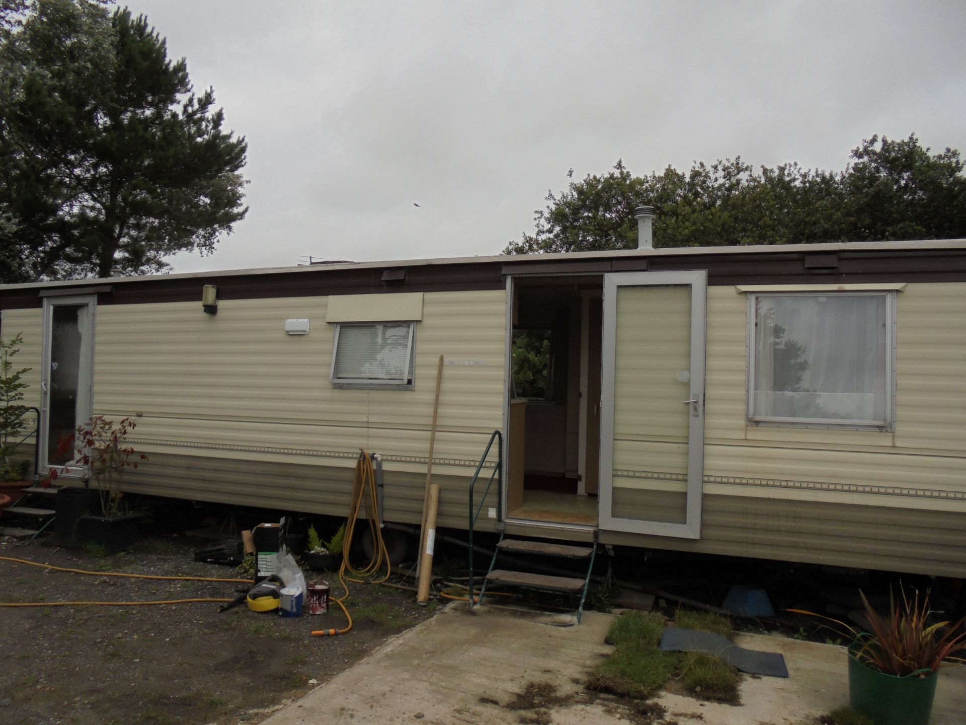 WARRANT SATISFIED. 'LOT WITHDRAWN' Atlas Festival Static Caravan. 30ft x 10ft, Year 1990. - Image 19 of 21