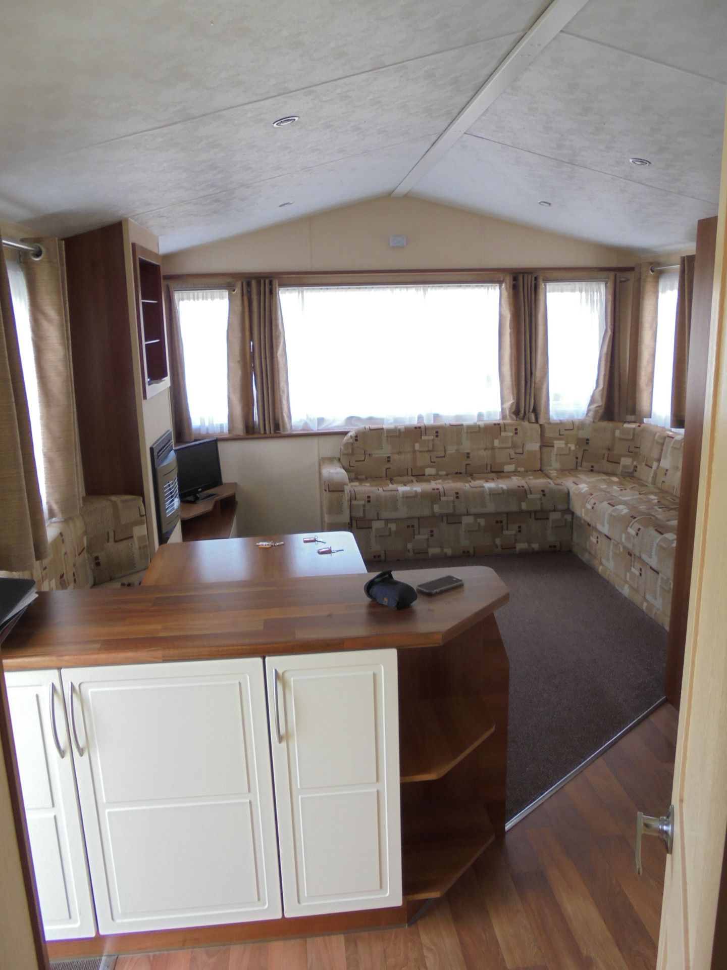 "WARRANT SATISFIED. 'LOT WITHDRAWN" Willerby Rio Gold Static Caravan. Size 33ft x 12ft, Year 2012. - Image 26 of 35