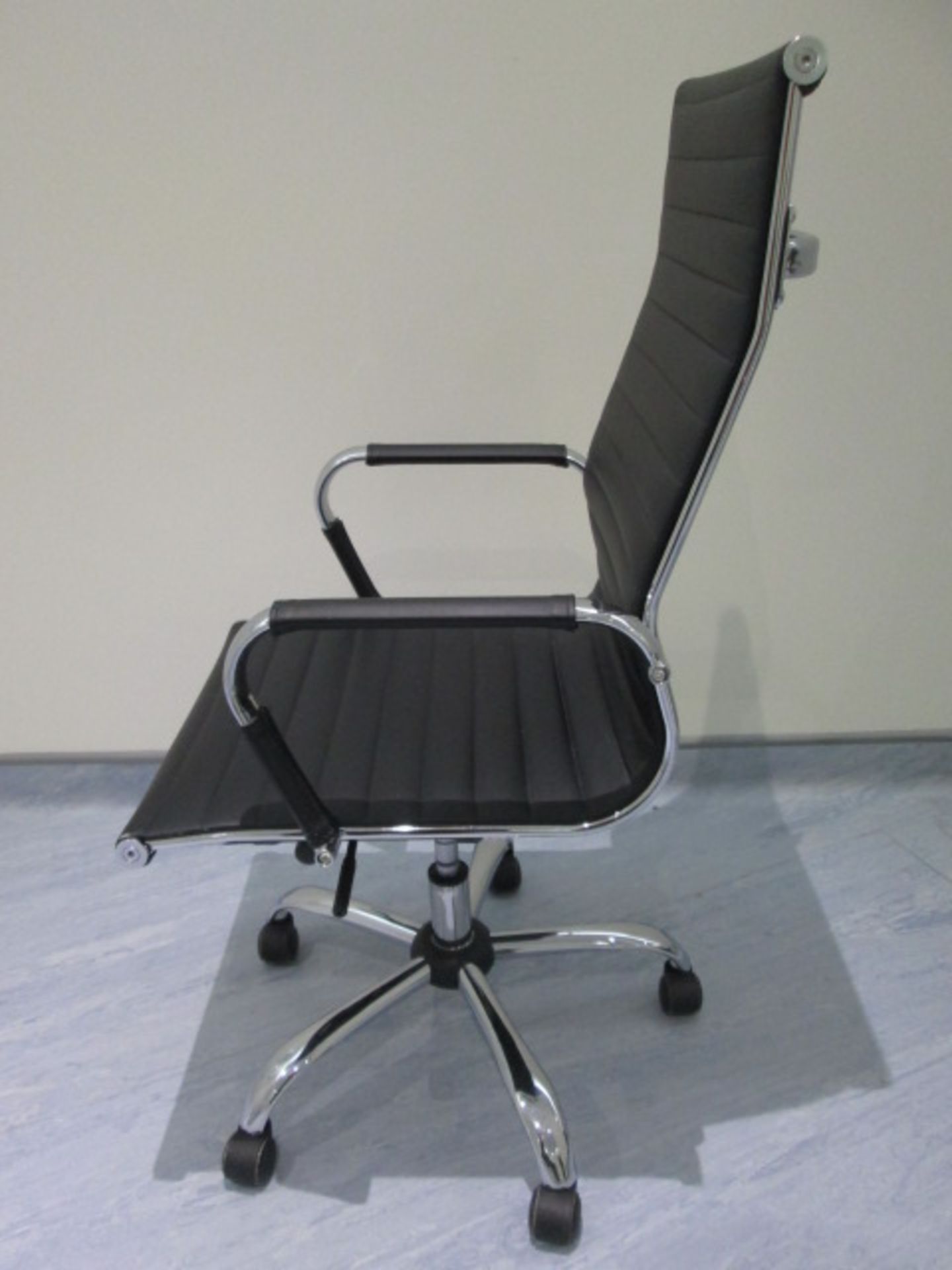 A Metro Eames Style Quality Black Operators Chair on Chrome Frame (As New) - Image 4 of 4