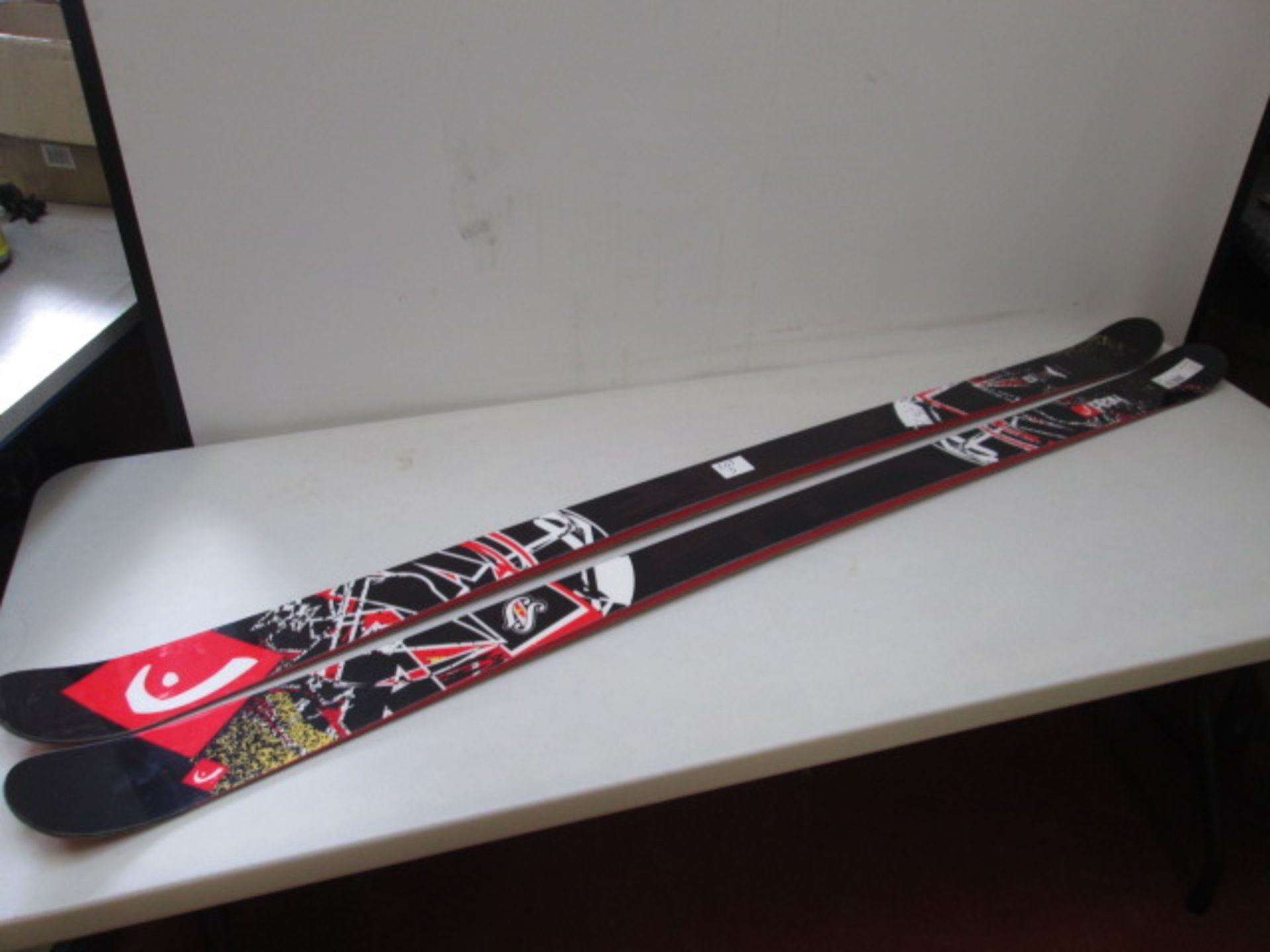 Head 'The Caddy' Park & Pipe 1.8m Skis. RRP £225.00
