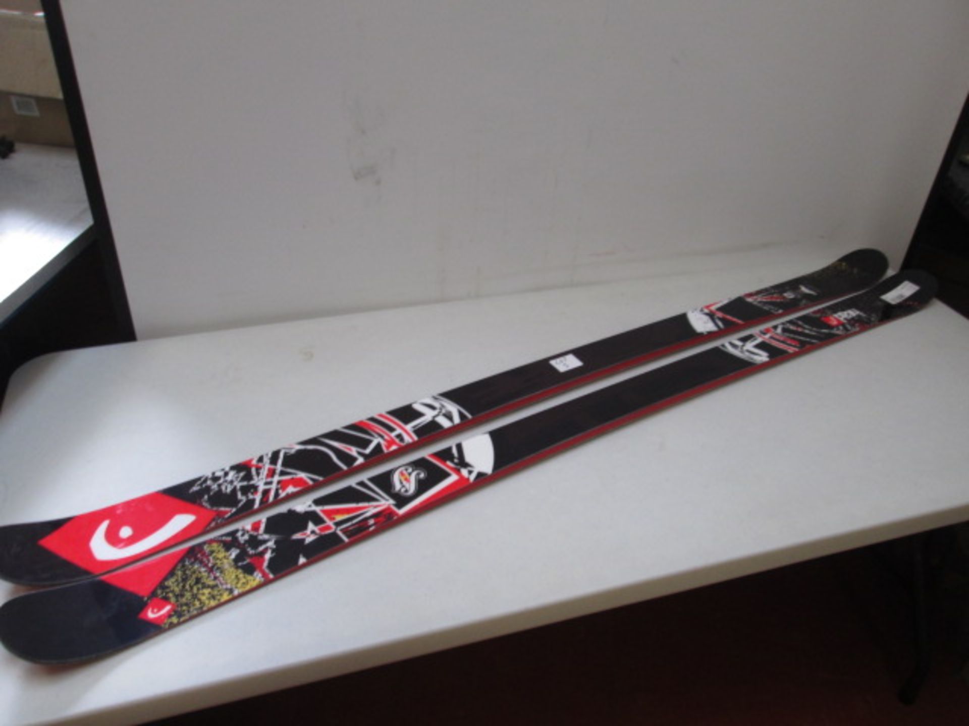 Head 'The Caddy' Park & Pipe 1.8m Skis. RRP £225.00