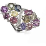 Multicolour Saphir-Brillant-Ring 18K WG
Grosse, ovale und durchbrochen gearbeitete Schauseite.