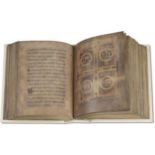 FAKSIMILE - BOOK OF KELLS Das Book of Kells
Bild und Kommentarband. Faksimile des Evangeliars Ms. 58