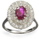 Eleganter Rubin-Brillant-Ring 18K WG
Ring in der Mitte besetzt mit 1 ovalen, facettierten Rubin