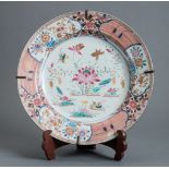 LARGE FAMILLE ROSE PLATE  Porcelain with enamel colours. China, 18th cent.  Very beautiful,