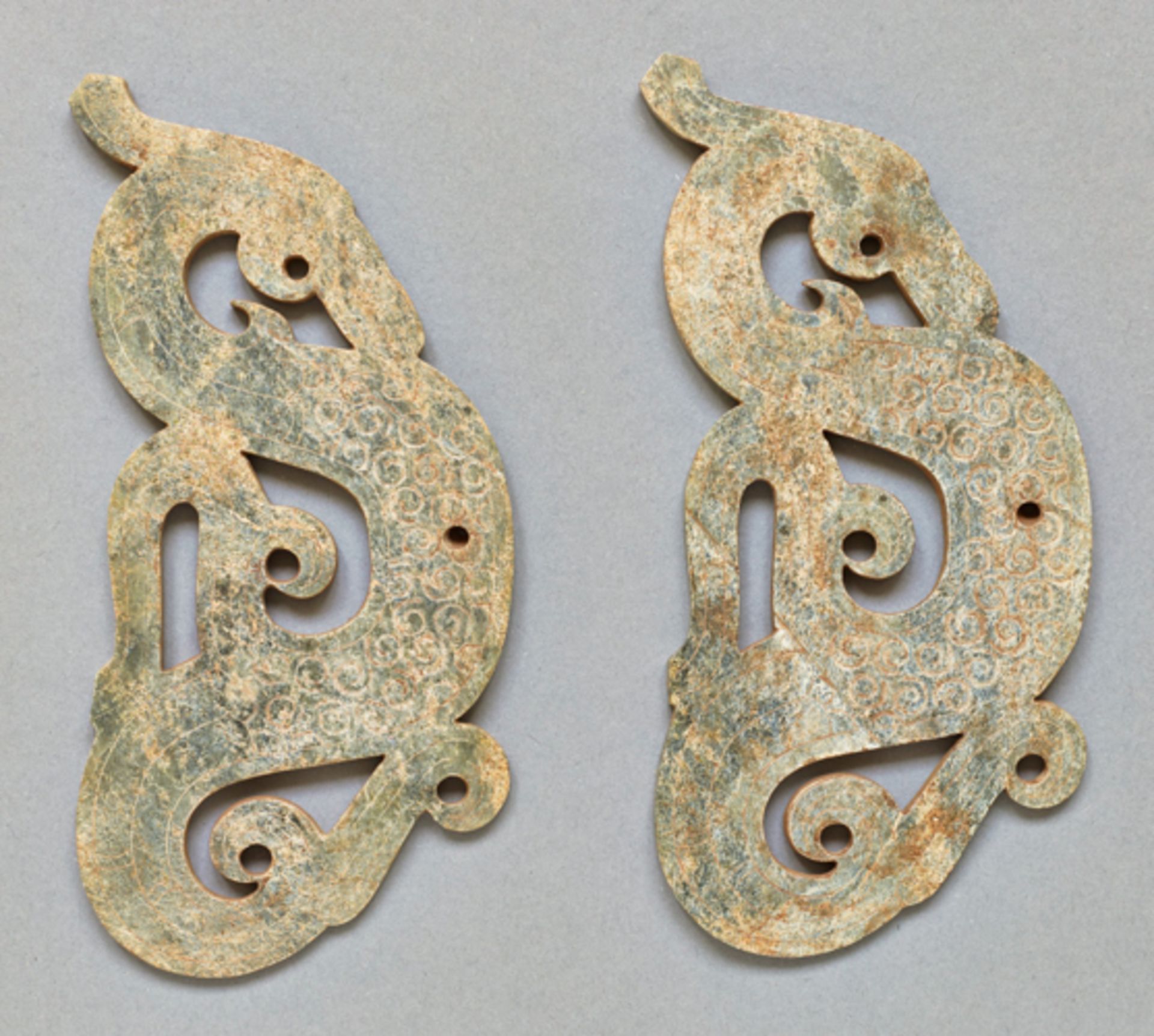 PAIR OF DRAGON PENDANTS  Jade. Eastern Zhou period, 4th cent. BC  ?????? - ??, ???4??  ? 14.3 ??; ??
