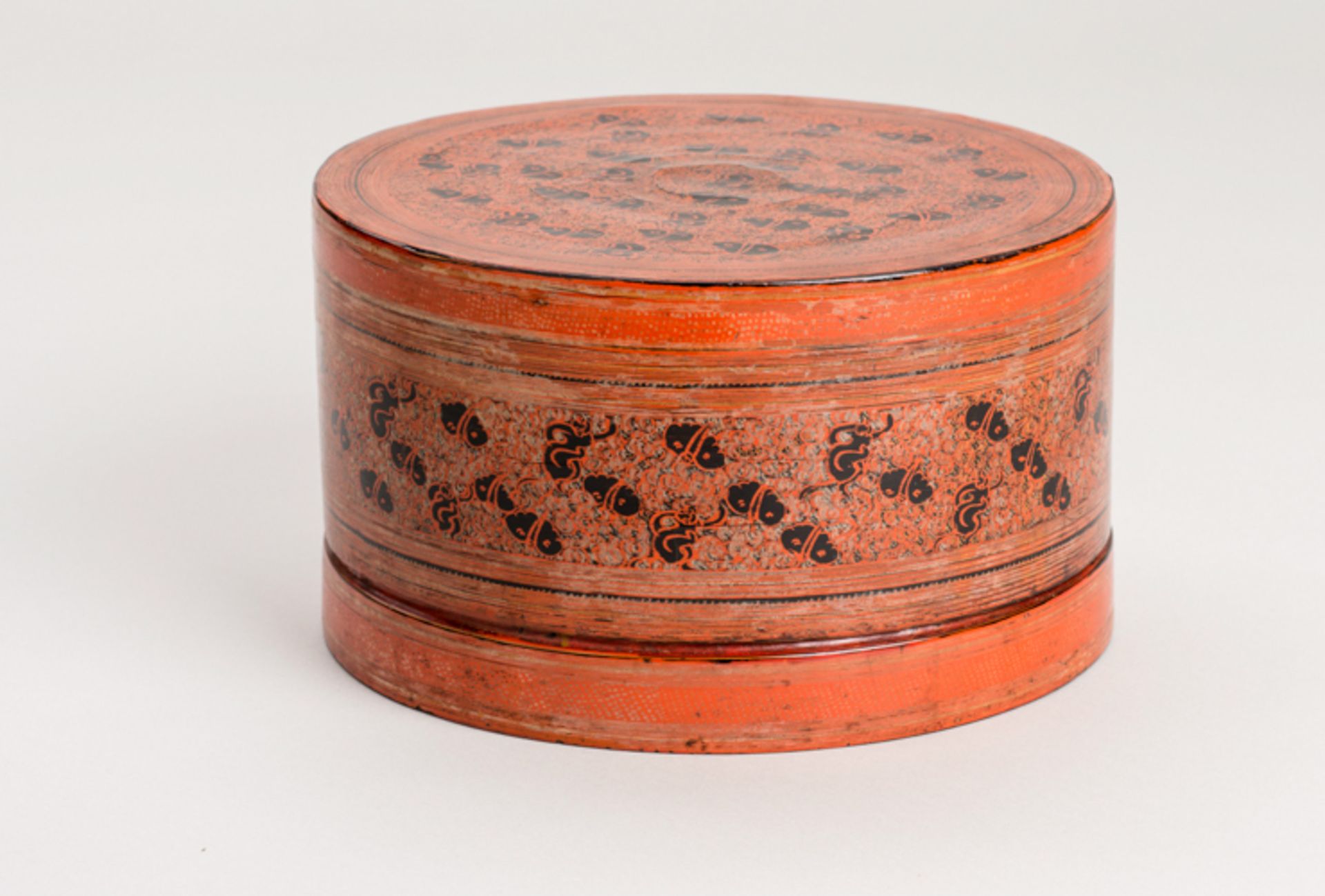 A MEDIUM SIZED BOX AND COVER   Wood, lacquer, Burma/Myanmar, about 1900 to 1st half 20th ct.