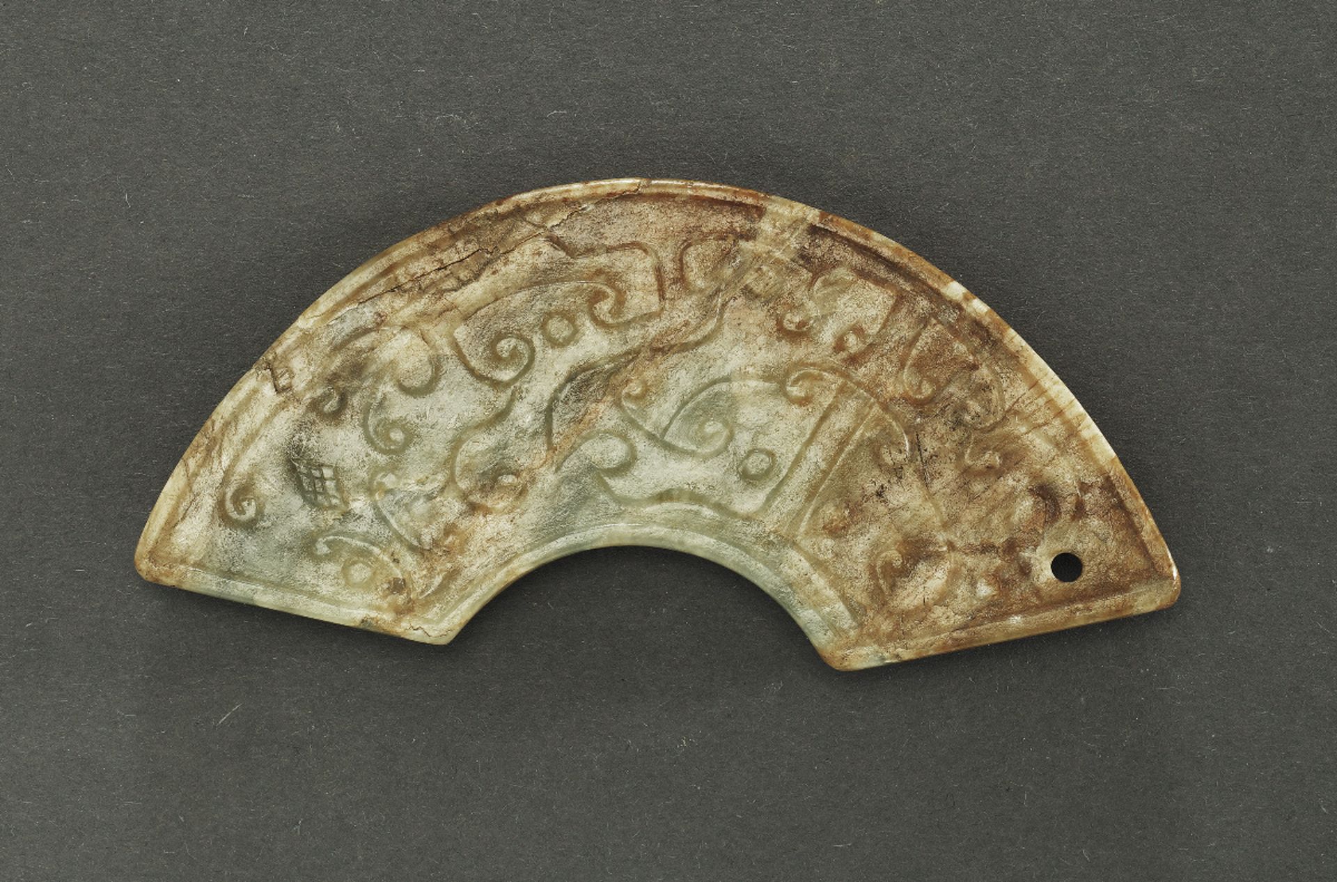 ARCHAISTIC HUANG PENDANT WITH DECORATIONIN LOW RELIEF  Jade. China, Qing Dynasty, early 19th