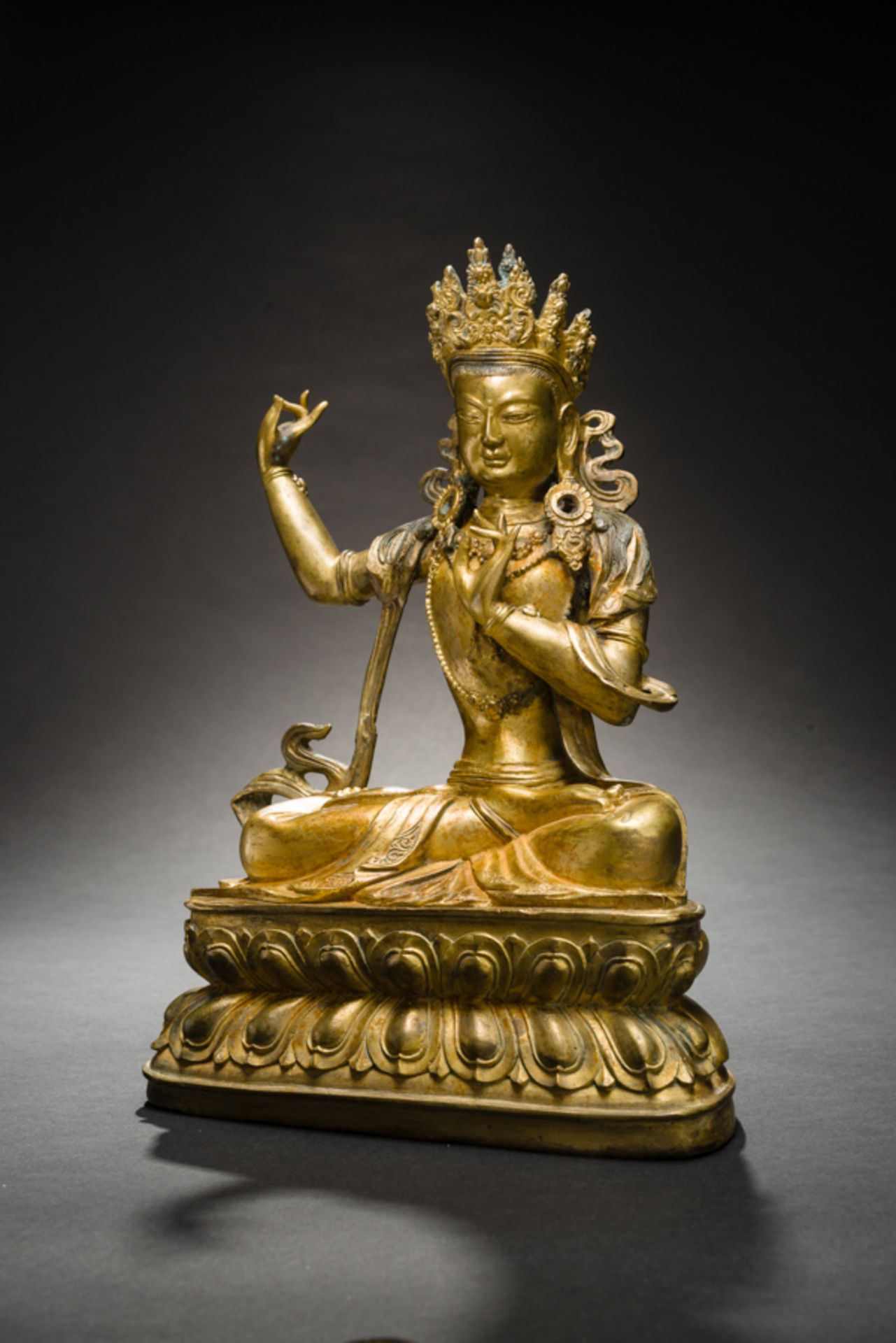 DER BODHISATTVA MANJUSHRIFeuervergoldete Bronze. China, Qing-Dynastie (1644 – 1912)Attraktiv große - Image 5 of 5