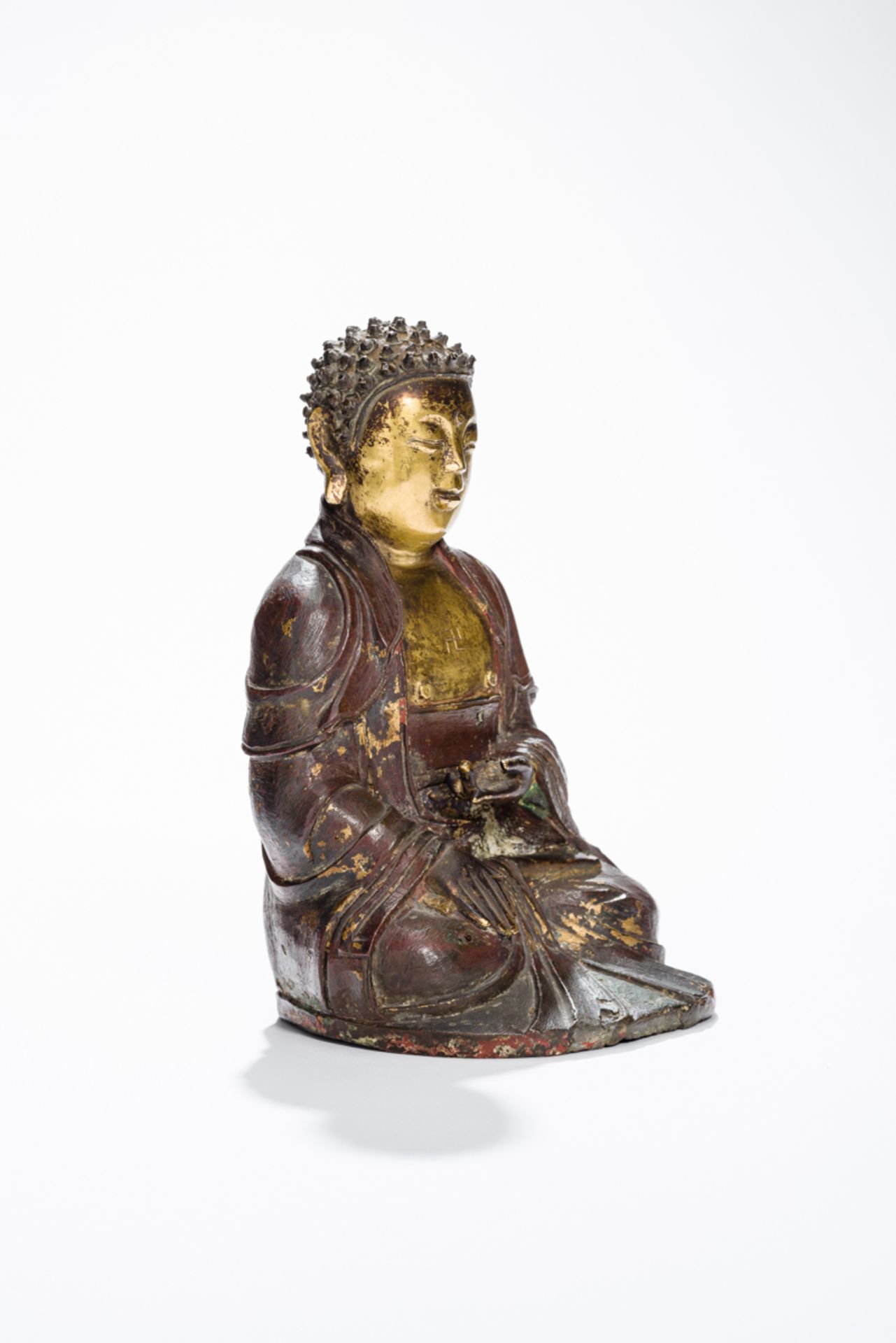 SITZENDER BUDDHA SHAKYAMUNIBronze mit Vergoldung. China, Ming-Dynastie (1368 – 1644)Nette kleine - Image 6 of 7