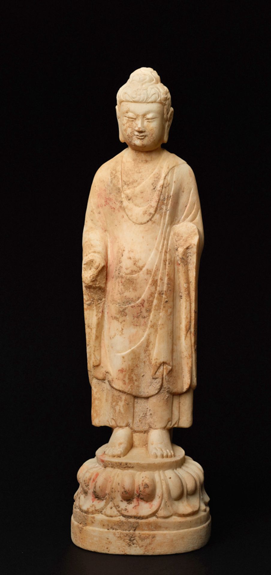 AUF LOTUS STEHENDER BUDDHAWeißer Marmor. China, vermutlich Nördliche Wei-Dynastie (385 -535)
