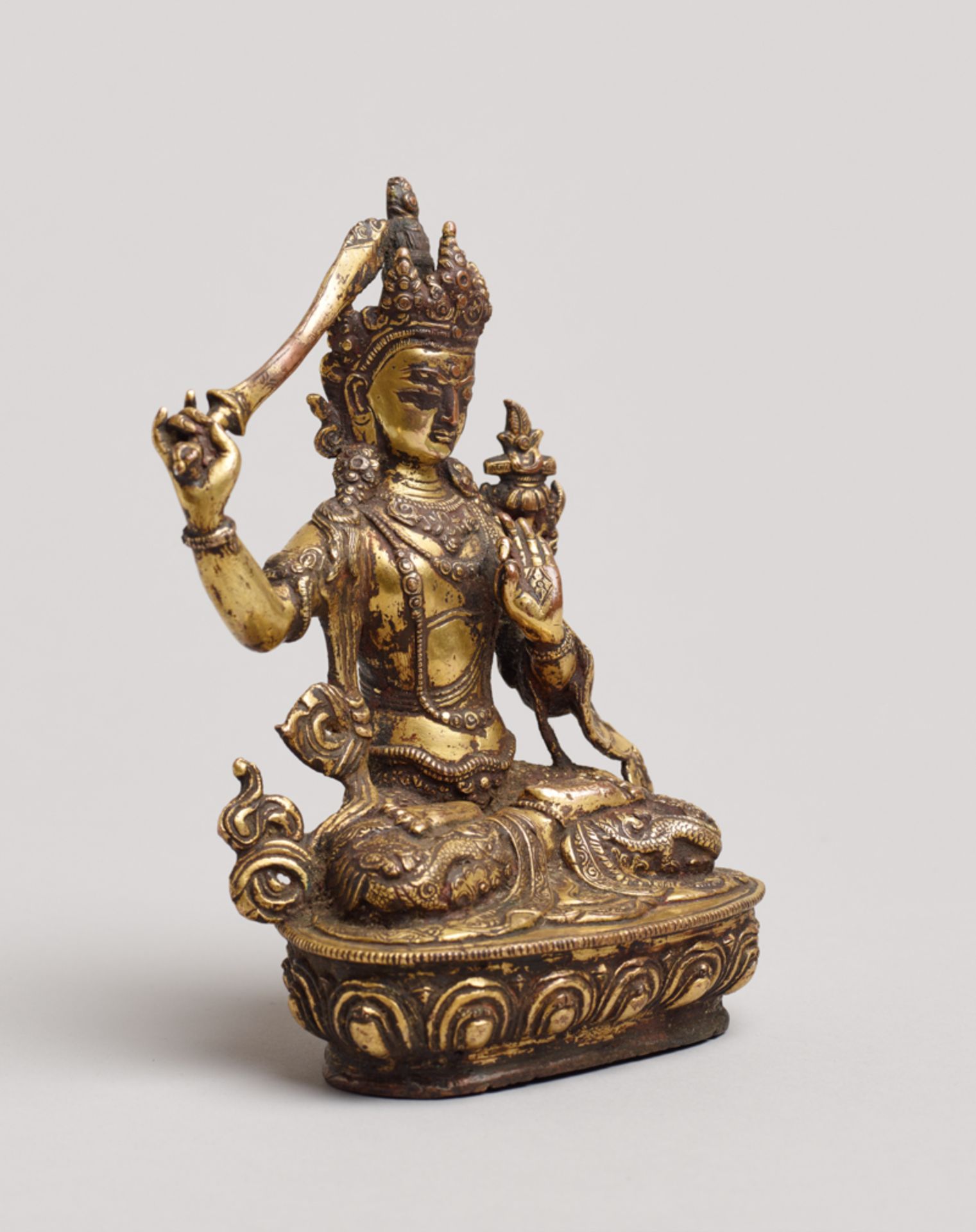 DER BODHISATTVA DER WEISHEIT MANJUSHRIFeuervergoldete Bronze. Tibet, 18. bis 19. Jh.Manjushri, - Bild 3 aus 6