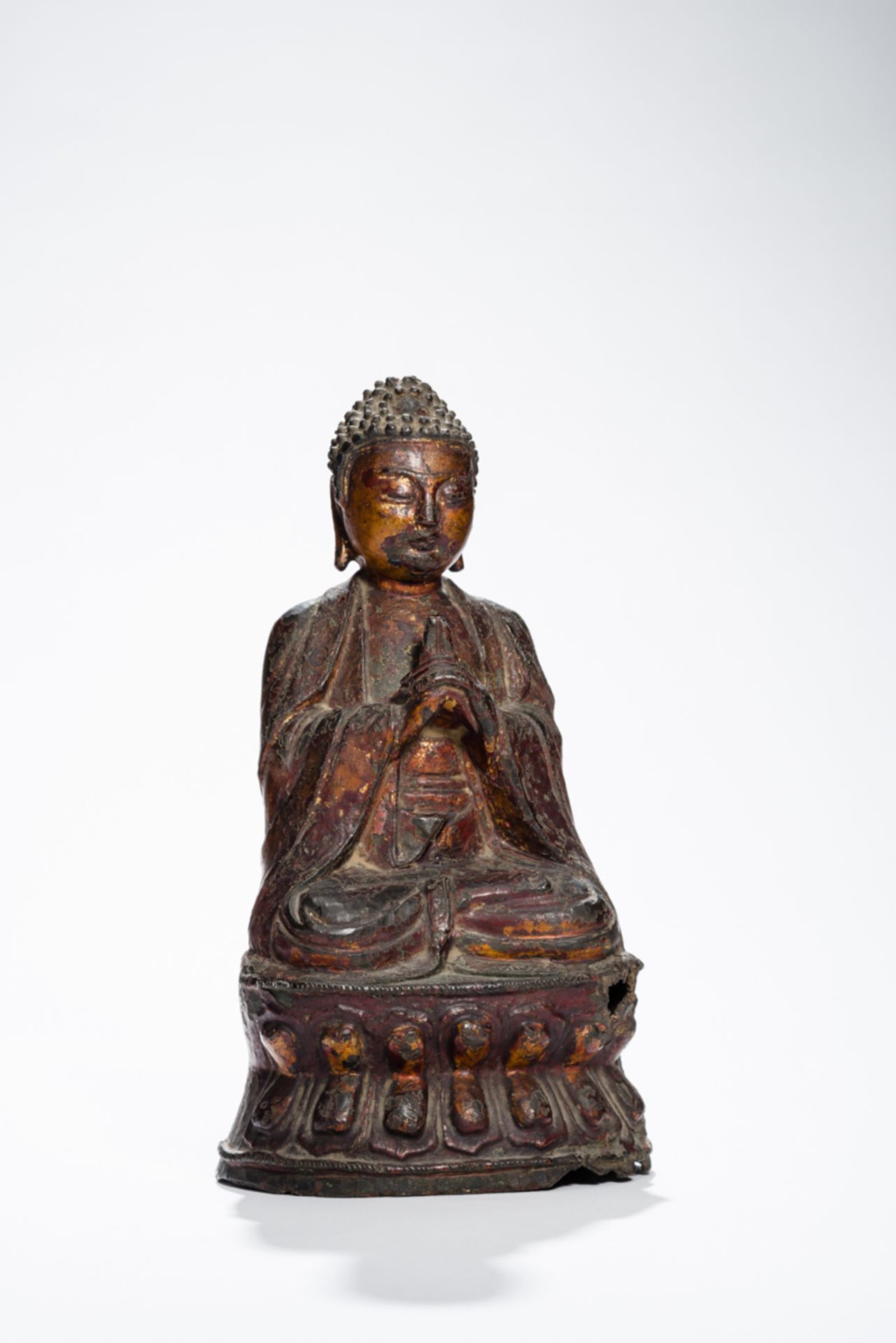 BUDDHA MIT DEm SELTENEN GESTUS DES SALBENSBronze mit Vergoldung. China, ca. 17. Jh.Buddha - Image 3 of 8