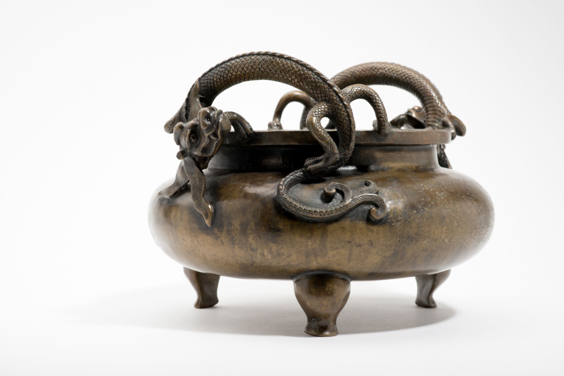 RÄUCHERBECKEN MIT DRACHENBronze. China, Qing-Dynastie (1644 – 1912), ca. 18. Jh.Größeres - Bild 3 aus 10