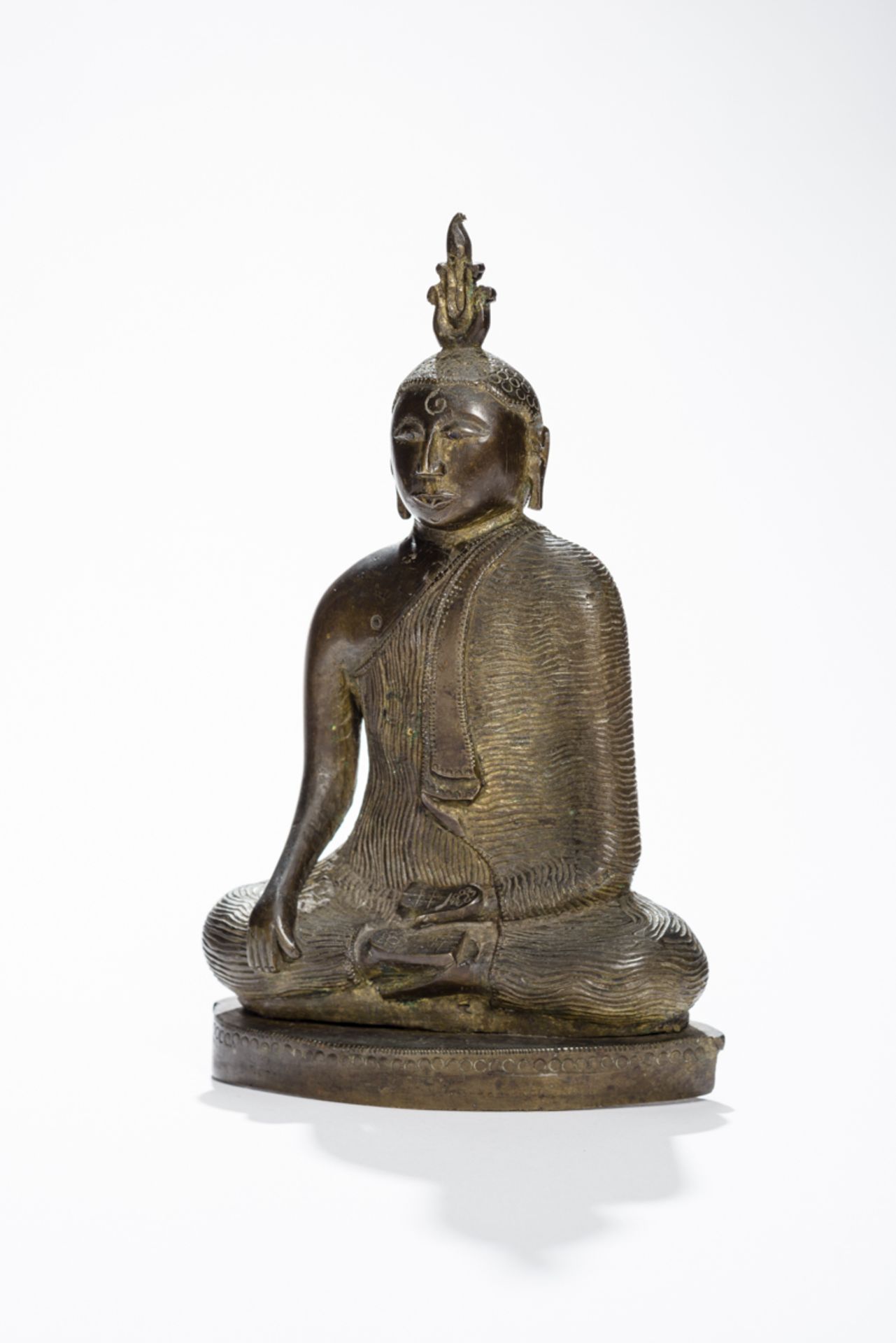 BUDDHA MARAVIJAYABronze. Ceylon, Kandyan, ca. 18. bis 19. Jh.Der historische Buddha Gautama - Image 2 of 6