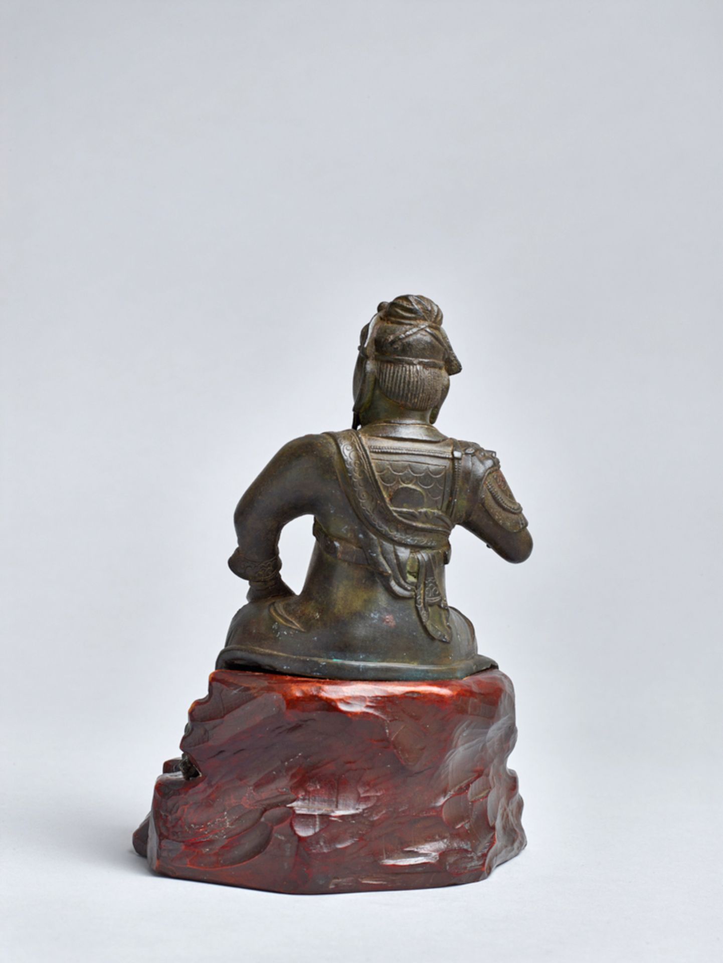 DIE GOTTHEIT GUANDIBronze. China, Ming-Dynastie, ca. 17. Jh.Guandi ist der prominente Kriegsgott - Bild 5 aus 7