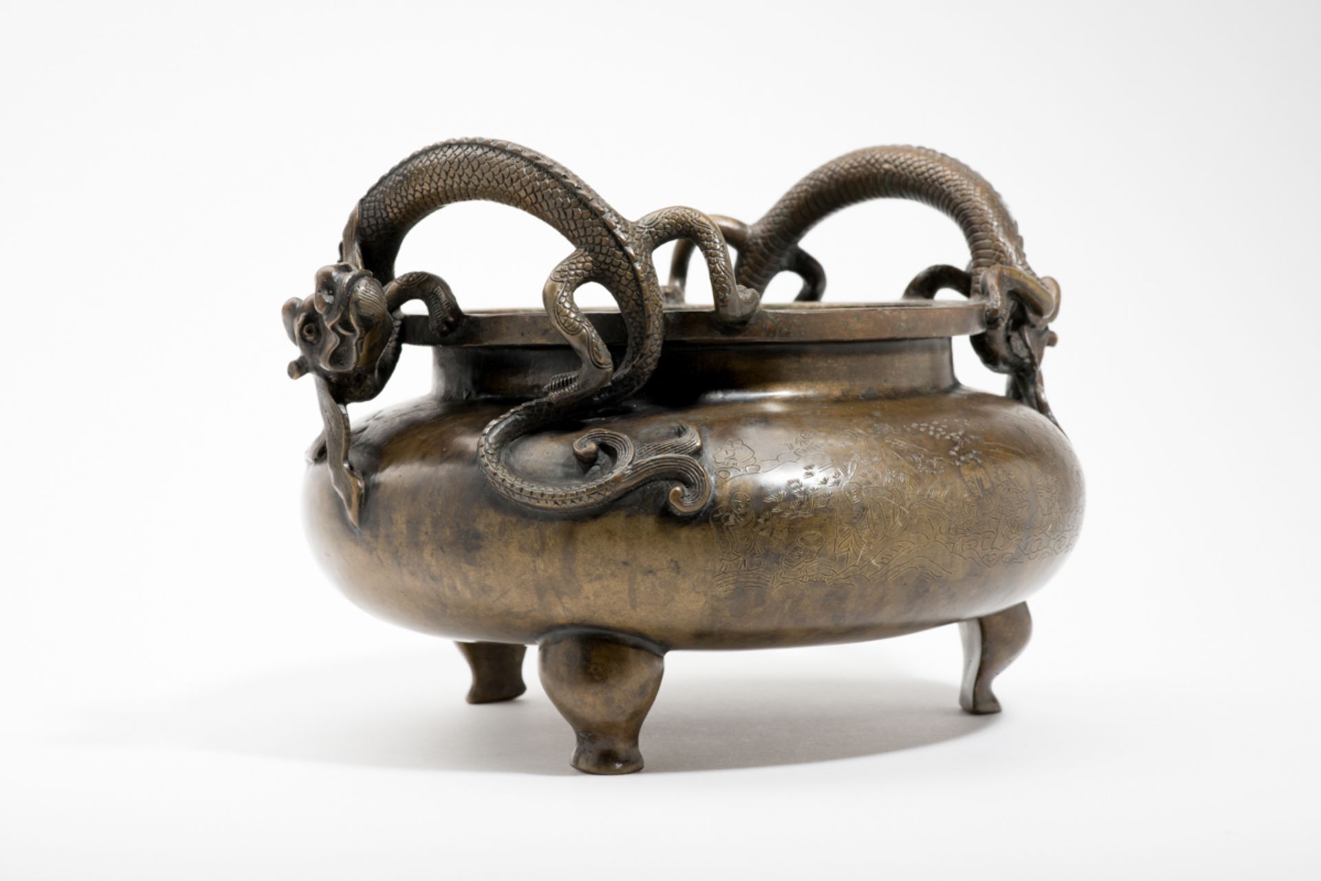 RÄUCHERBECKEN MIT DRACHENBronze. China, Qing-Dynastie (1644 – 1912), ca. 18. Jh.Größeres - Bild 2 aus 10