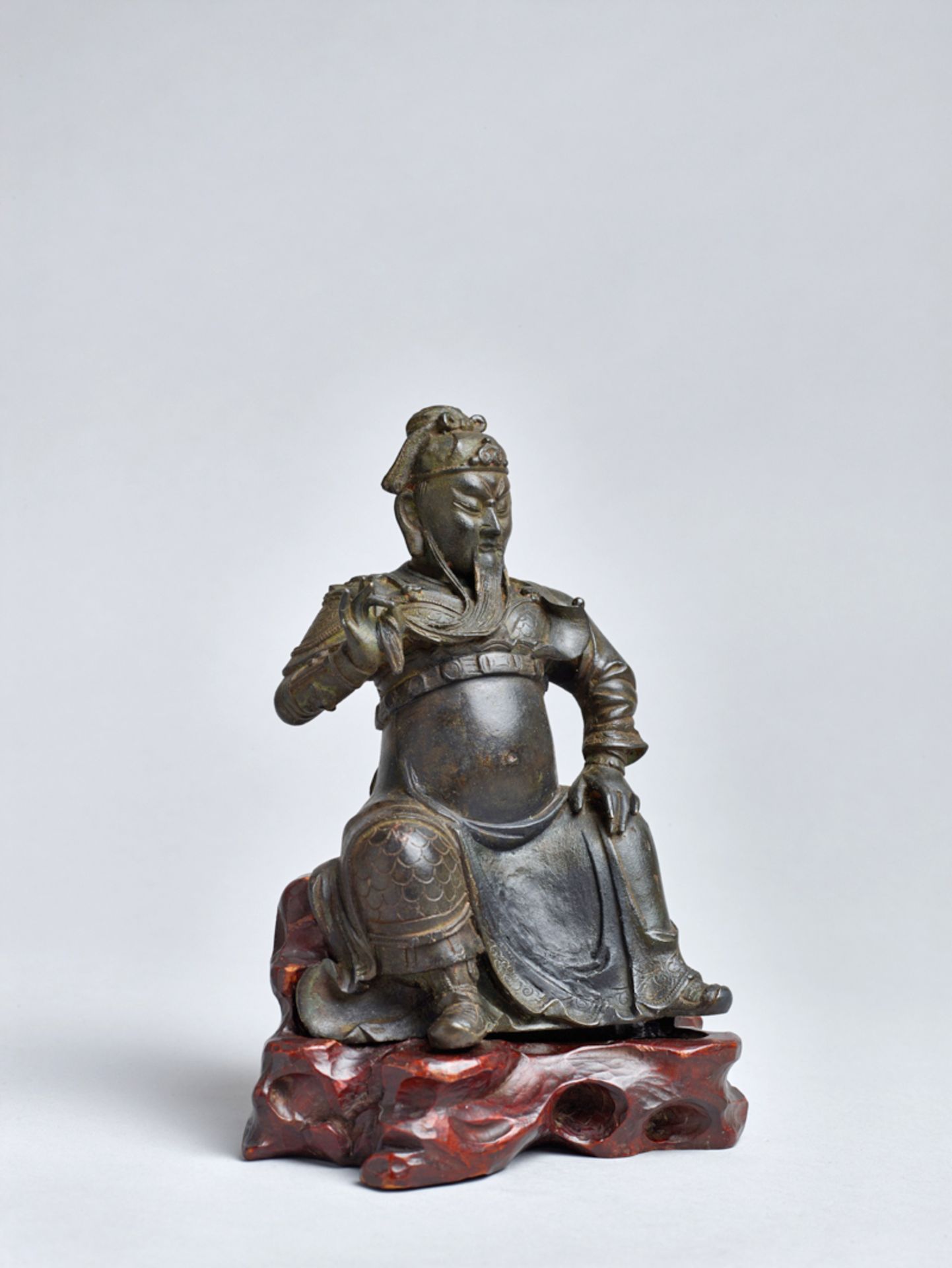 DIE GOTTHEIT GUANDIBronze. China, Ming-Dynastie, ca. 17. Jh.Guandi ist der prominente Kriegsgott - Bild 3 aus 7