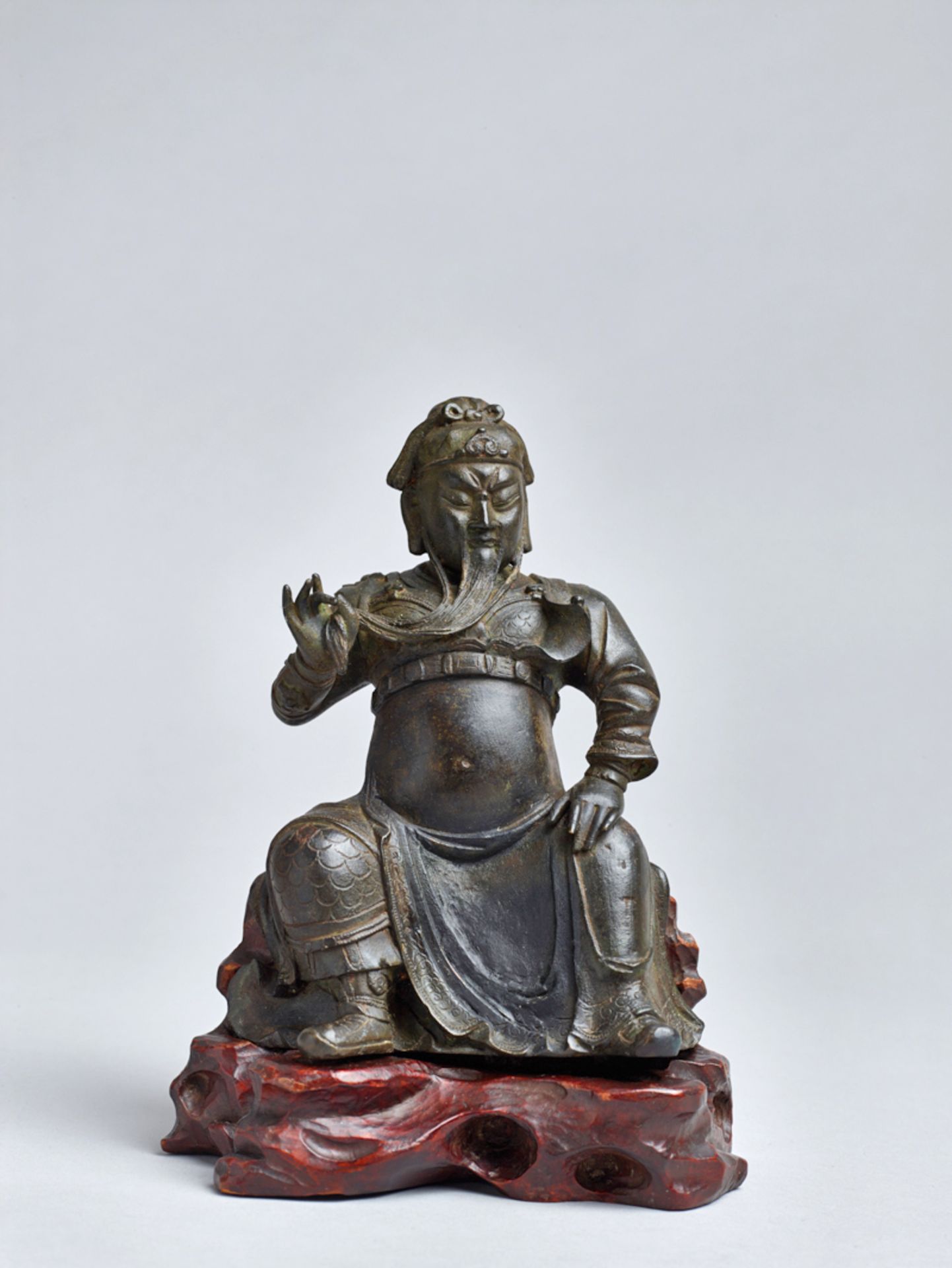 DIE GOTTHEIT GUANDIBronze. China, Ming-Dynastie, ca. 17. Jh.Guandi ist der prominente Kriegsgott - Bild 2 aus 7