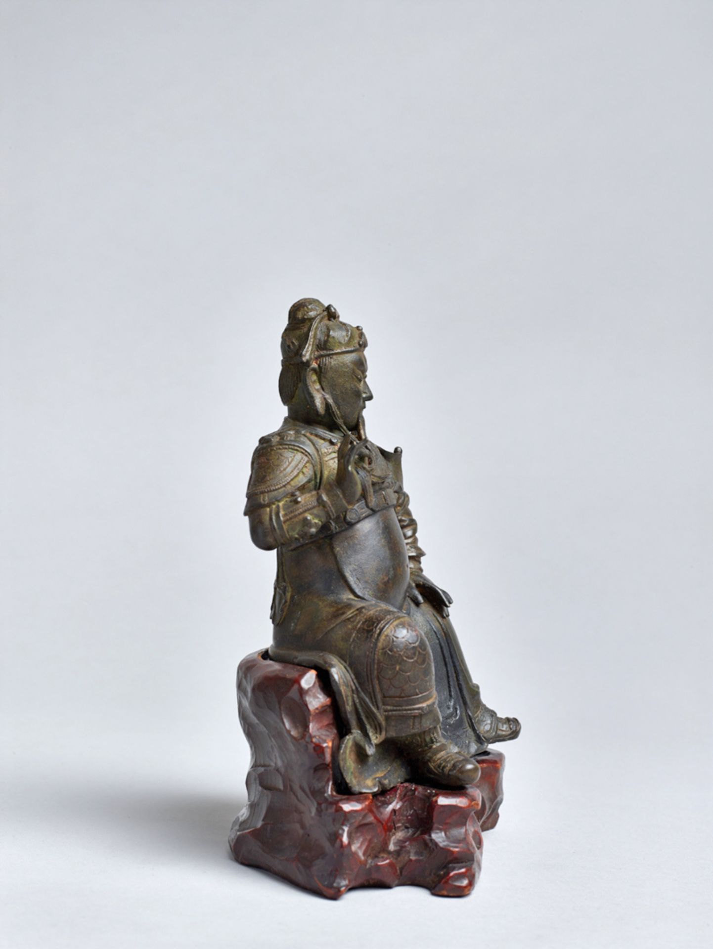 DIE GOTTHEIT GUANDIBronze. China, Ming-Dynastie, ca. 17. Jh.Guandi ist der prominente Kriegsgott - Bild 4 aus 7