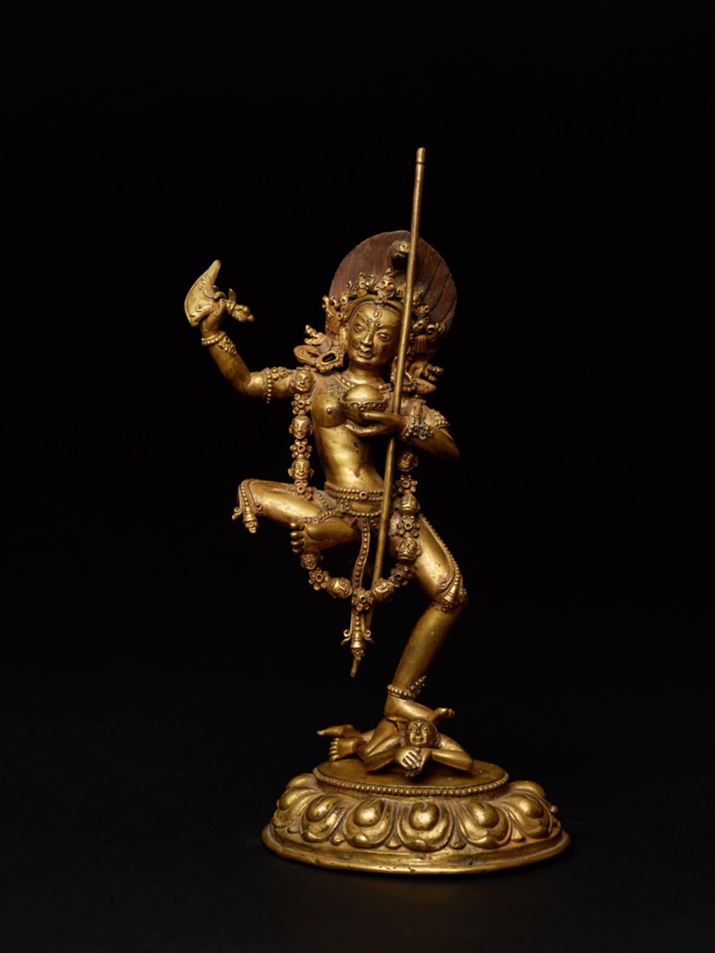 DIE DAKINI VAJRAVARAHIFeuervergoldete Bronze. Tibet, vermutlich 18. / 19. Jh.Sehr gut gearbeitete