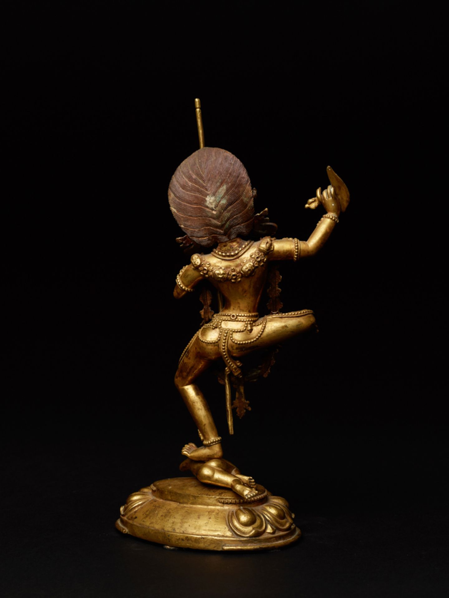 DIE DAKINI VAJRAVARAHIFeuervergoldete Bronze. Tibet, vermutlich 18. / 19. Jh.Sehr gut gearbeitete - Bild 6 aus 8