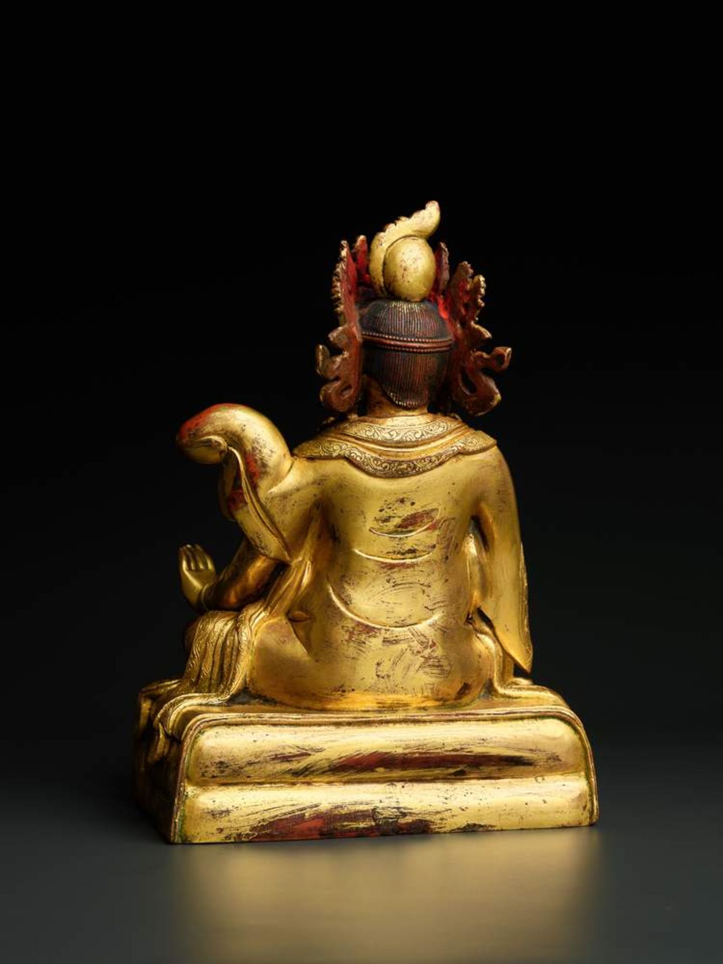TIBETISCHER KÖNIG
Feuervergoldete Bronze. Tibet, spätes 18. Jh.Diese sehr gediegen gearbeitete, - Image 5 of 6