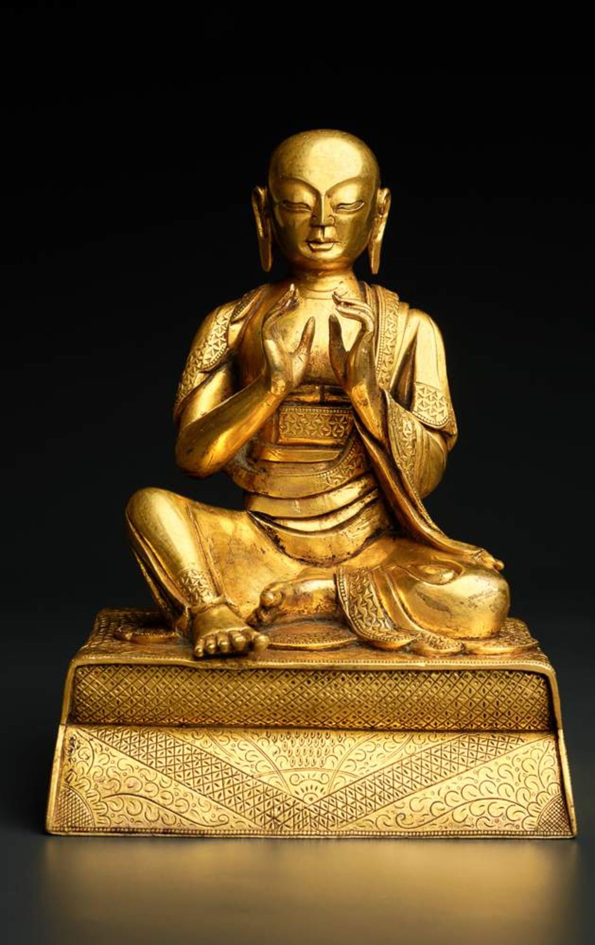 EIN ARHAT (BUDDHISTISCHER HEILIGER)
Feuervergoldete Bronze. Tibet, 18. Jh.Eine fein ausgeführte