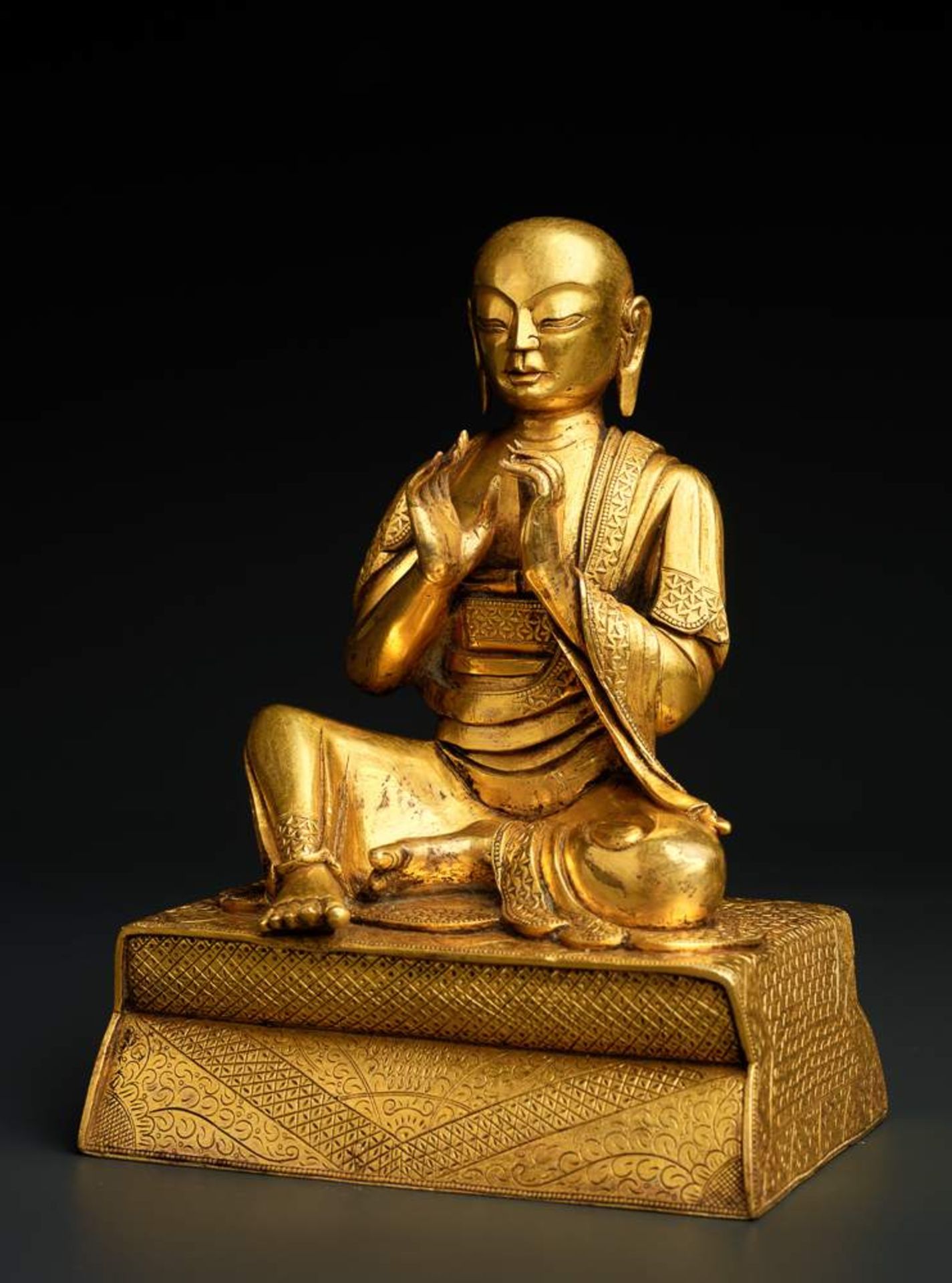 EIN ARHAT (BUDDHISTISCHER HEILIGER)
Feuervergoldete Bronze. Tibet, 18. Jh.Eine fein ausgeführte - Image 3 of 6