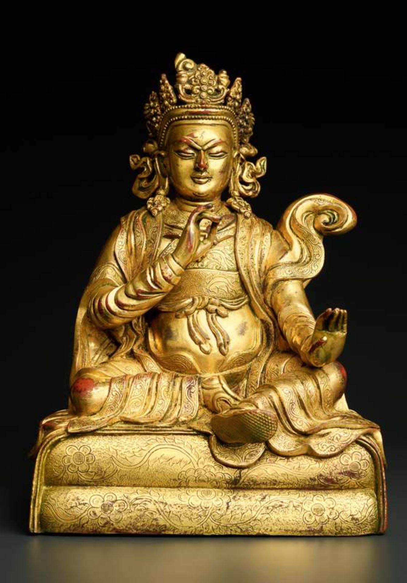 TIBETISCHER KÖNIG
Feuervergoldete Bronze. Tibet, spätes 18. Jh.Diese sehr gediegen gearbeitete,