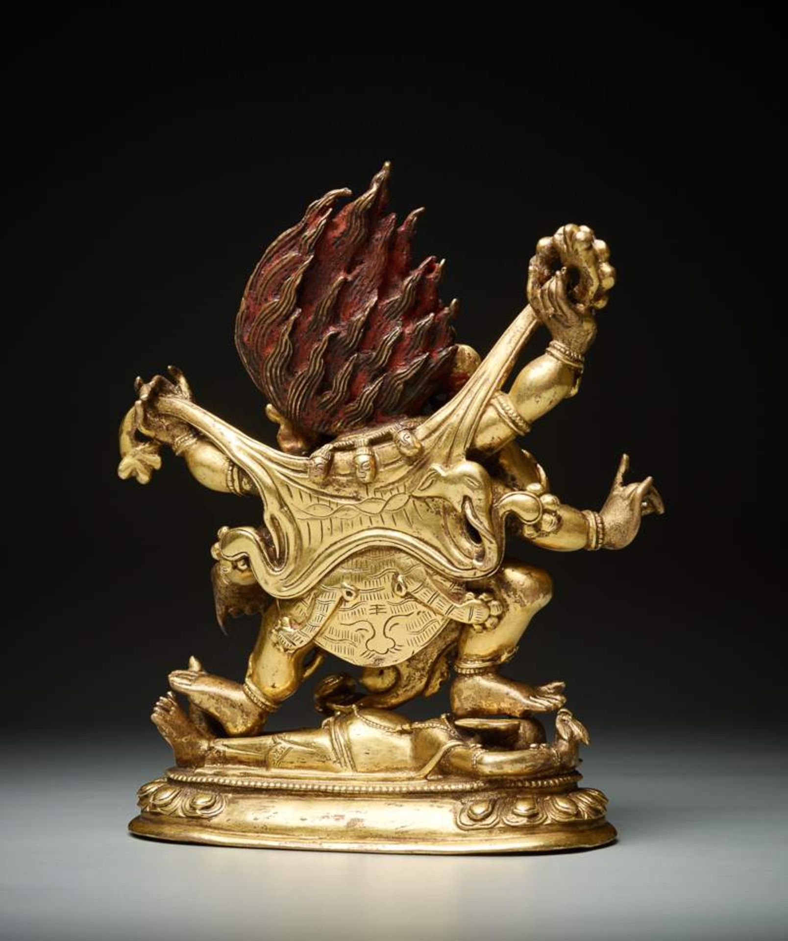 SECHSARMIGER SADBHUJA MAHAKALA
Bronze mit Feuervergoldung. Tibet, 18. Jh.Aus zwei Teilen - Image 5 of 7