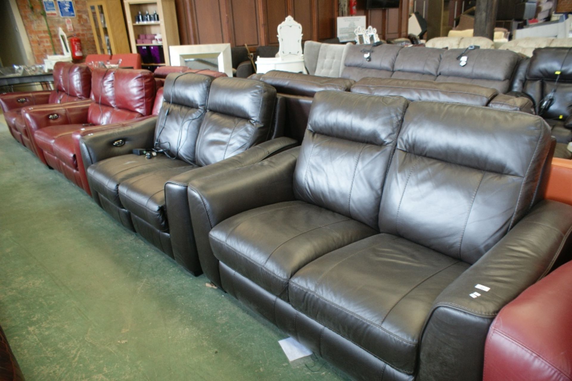 2 BROWN LEATHER ELECTRIC RECLINING 2 SEATER SOFAS (1)