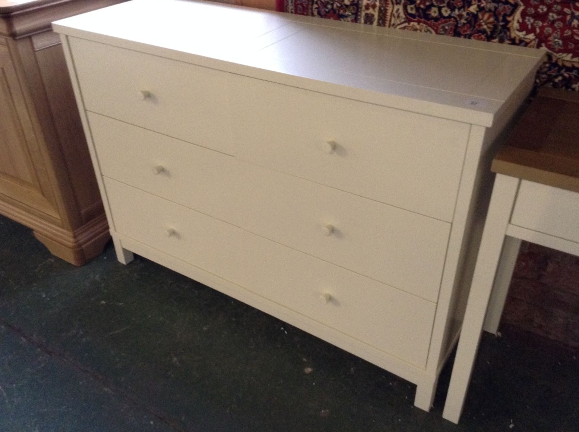 ATLANTA WHITE 6 DRAWER CHEST (scratch on top)