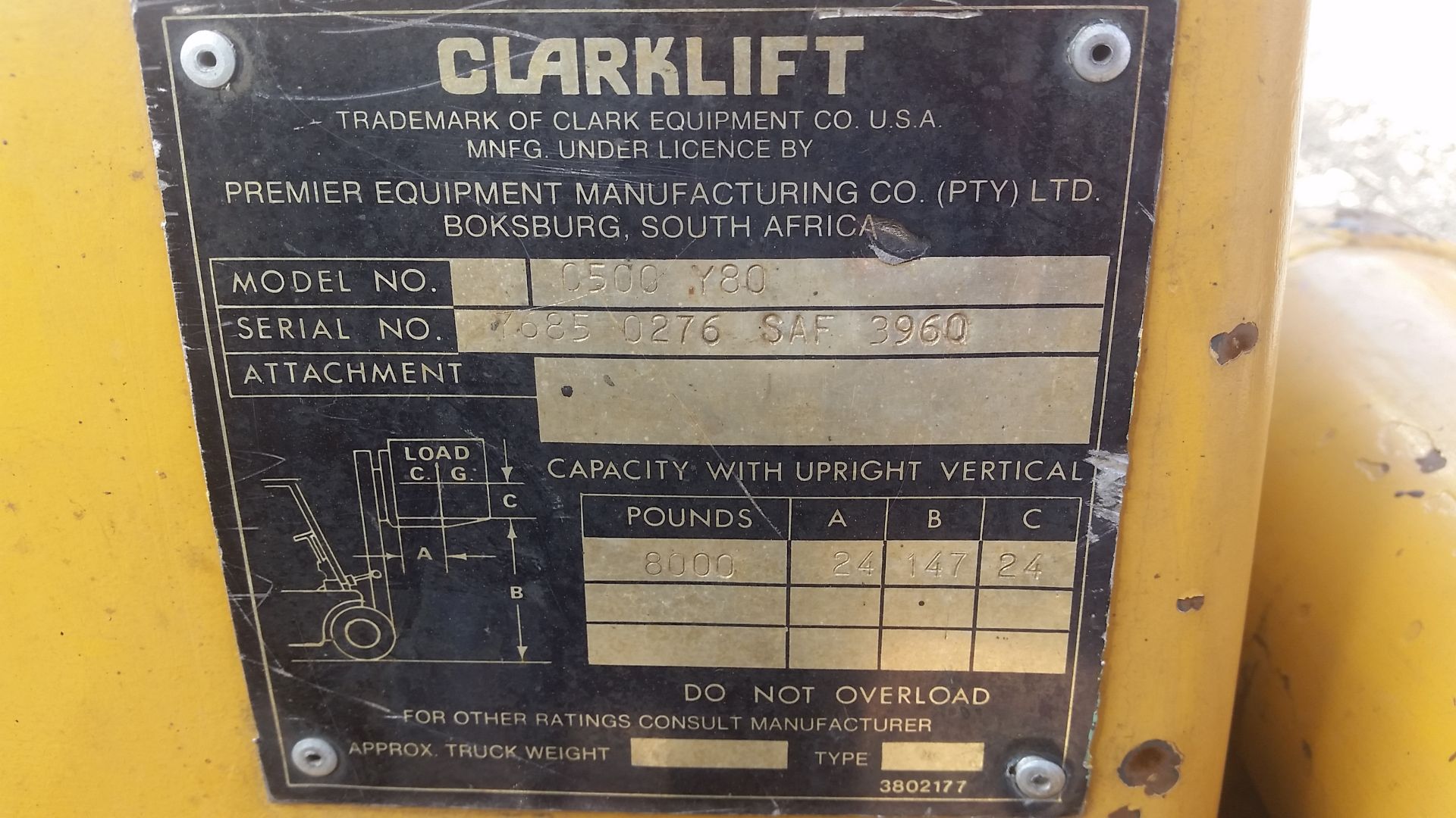 Clarklift Forklift model 0500 Y80 Capacity with upright vertical 8000 pounds - Image 5 of 5