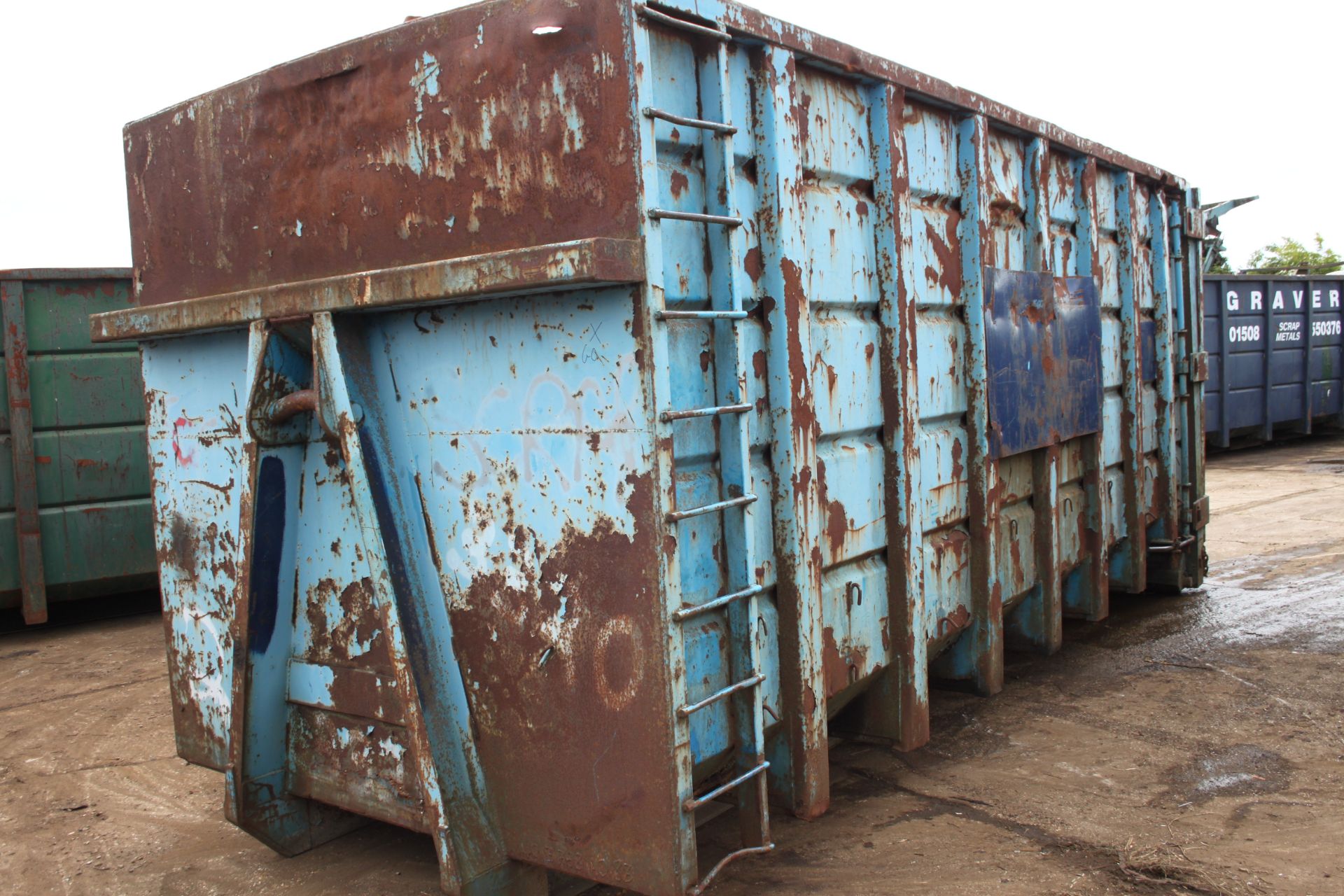 40YRD SELLER SINGLE DOOR RORO SKIP WITH SIDE LADDER