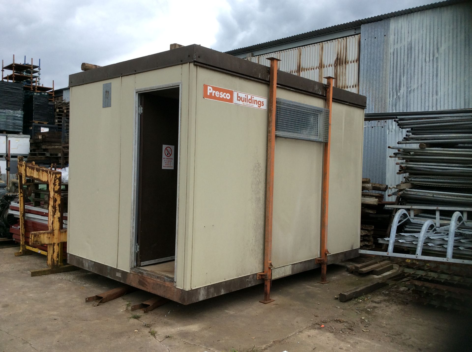 3.6M X 2.4M JACKLEG WASHROOM WITH SHOWERS - Image 3 of 8