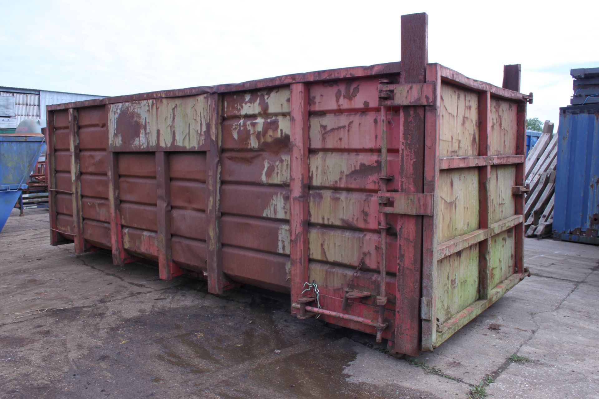 35YRD SINGLE DOOR RORO SKIP WITH SIDE LADDER - Image 2 of 2
