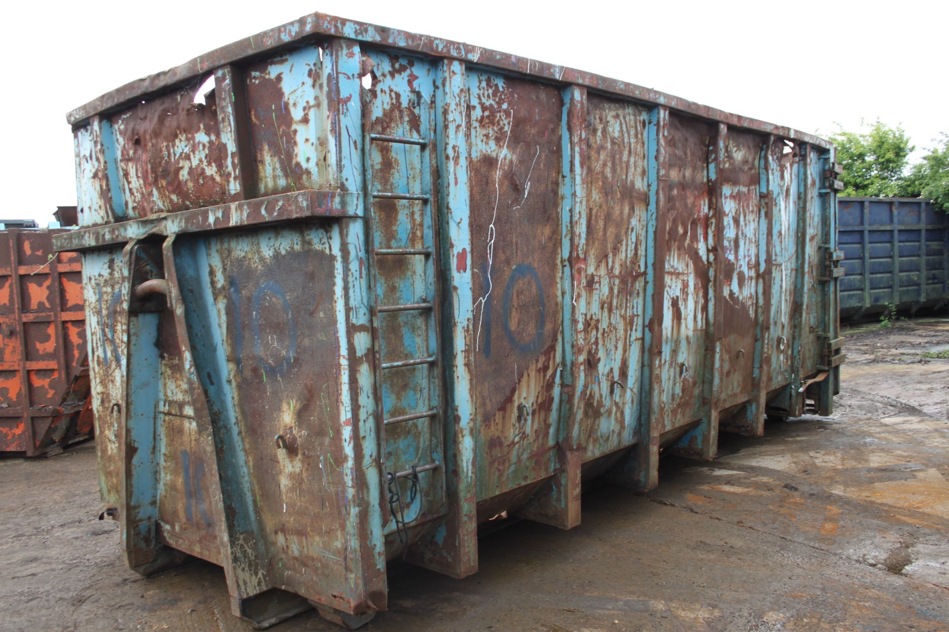 35YRD DOUBLE DOOR RORO SKIP WITH SIDE LADDER